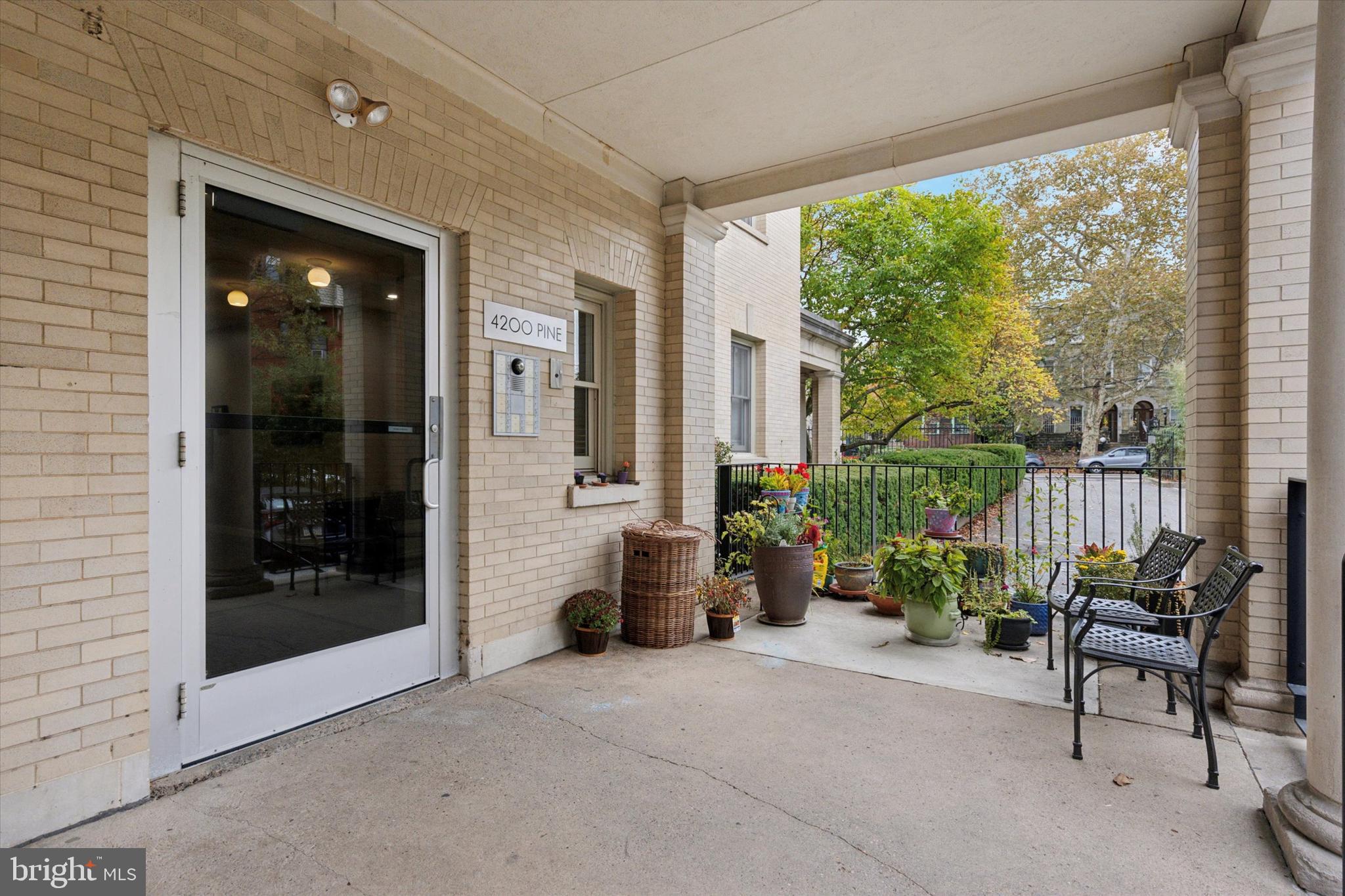 UNIVERSITY CITY - Residential