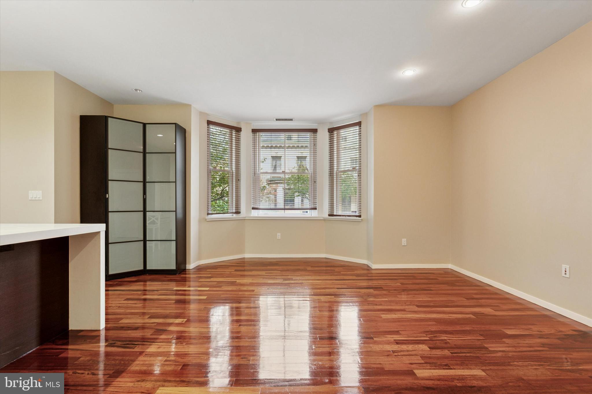 UNIVERSITY CITY - Residential