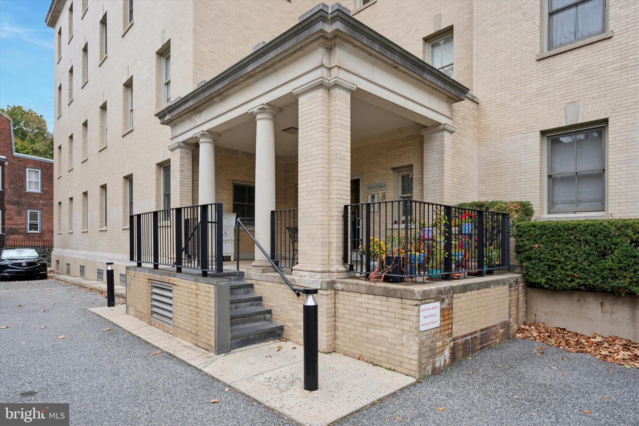 UNIVERSITY CITY - Residential