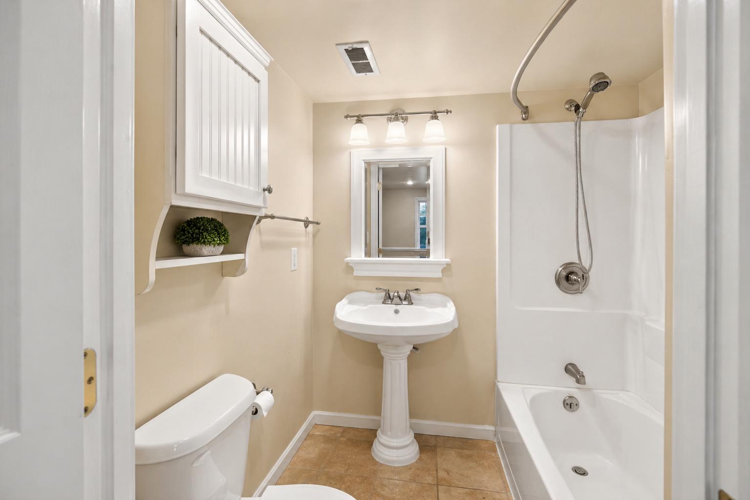 HASTINGS HUNT - Residential