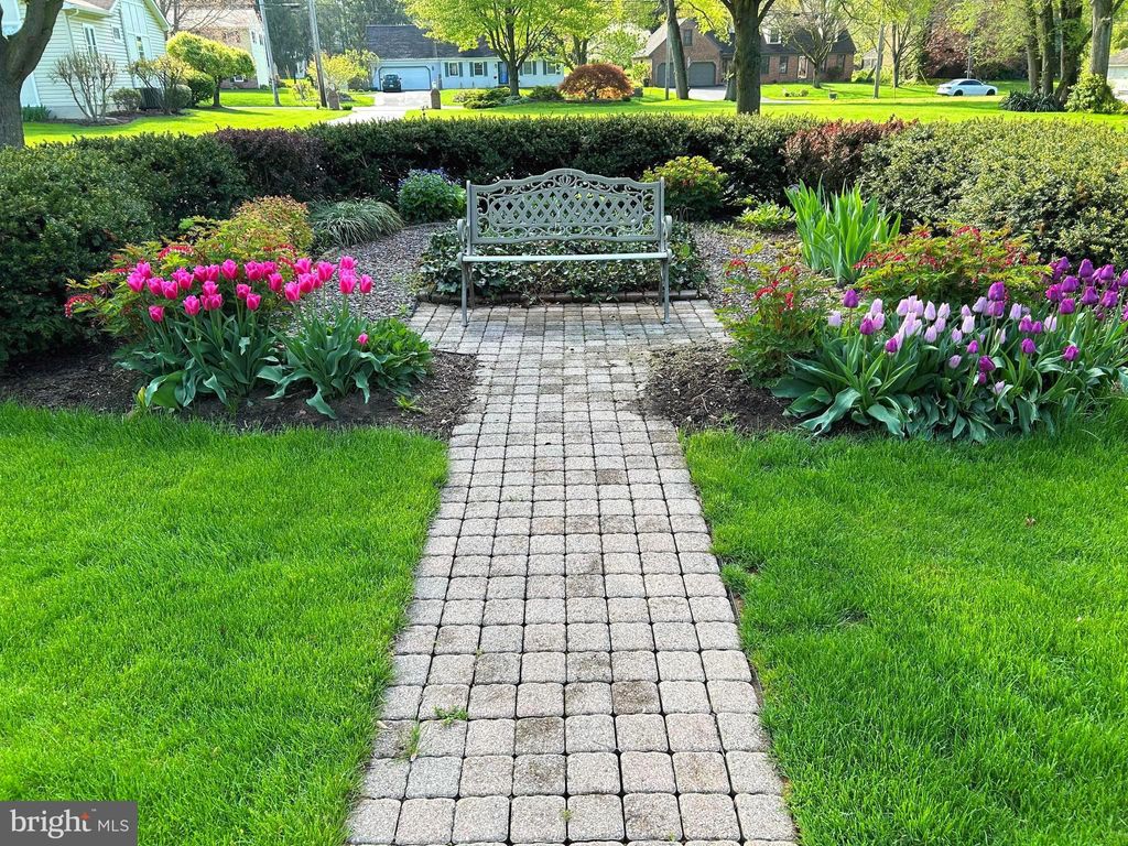 Photo of 622 Woodcrest Avenue, Lititz, PA 17543 (MLS # PALA2050820)