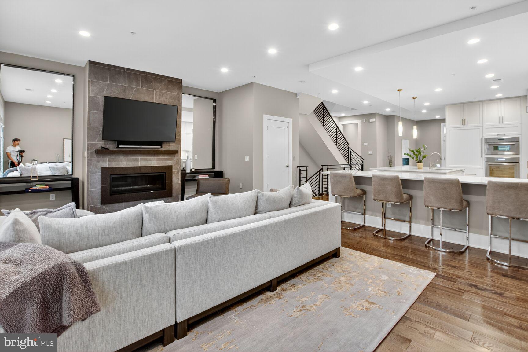 GROSVENOR HEIGHTS - Residential