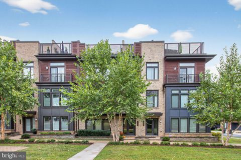 Photo of 432 Barlow Place, BETHESDA, MD 20814 (MLS # MDMC2213026)