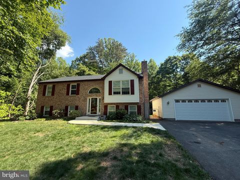 Photo of 8915 Helen Street, MANASSAS, VA 20112 (MLS # VAPW2119976)