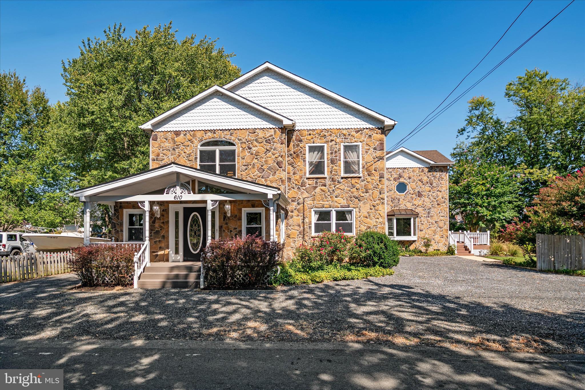 610 E MARSHALL AVENUE