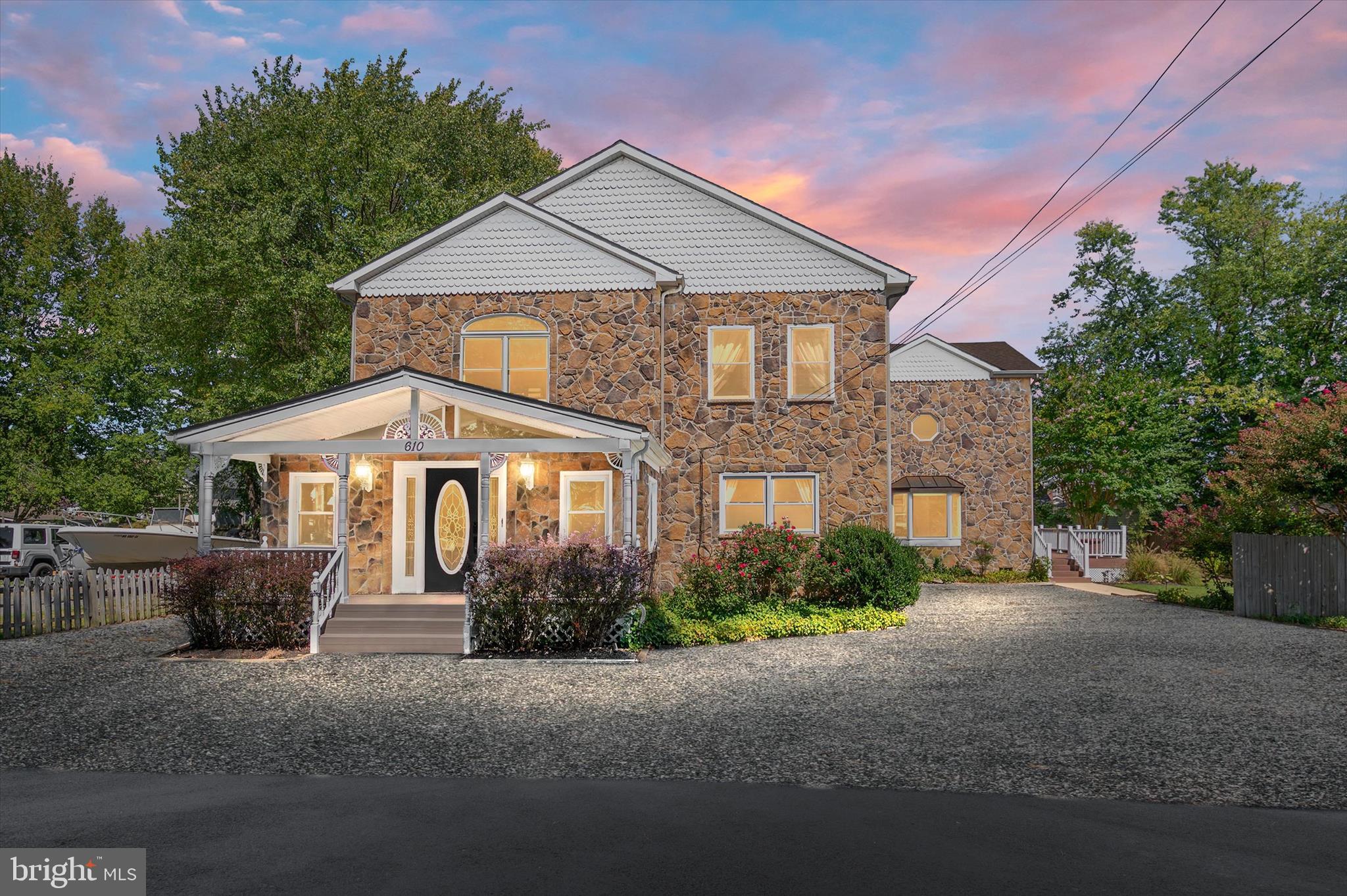 610 E MARSHALL AVENUE