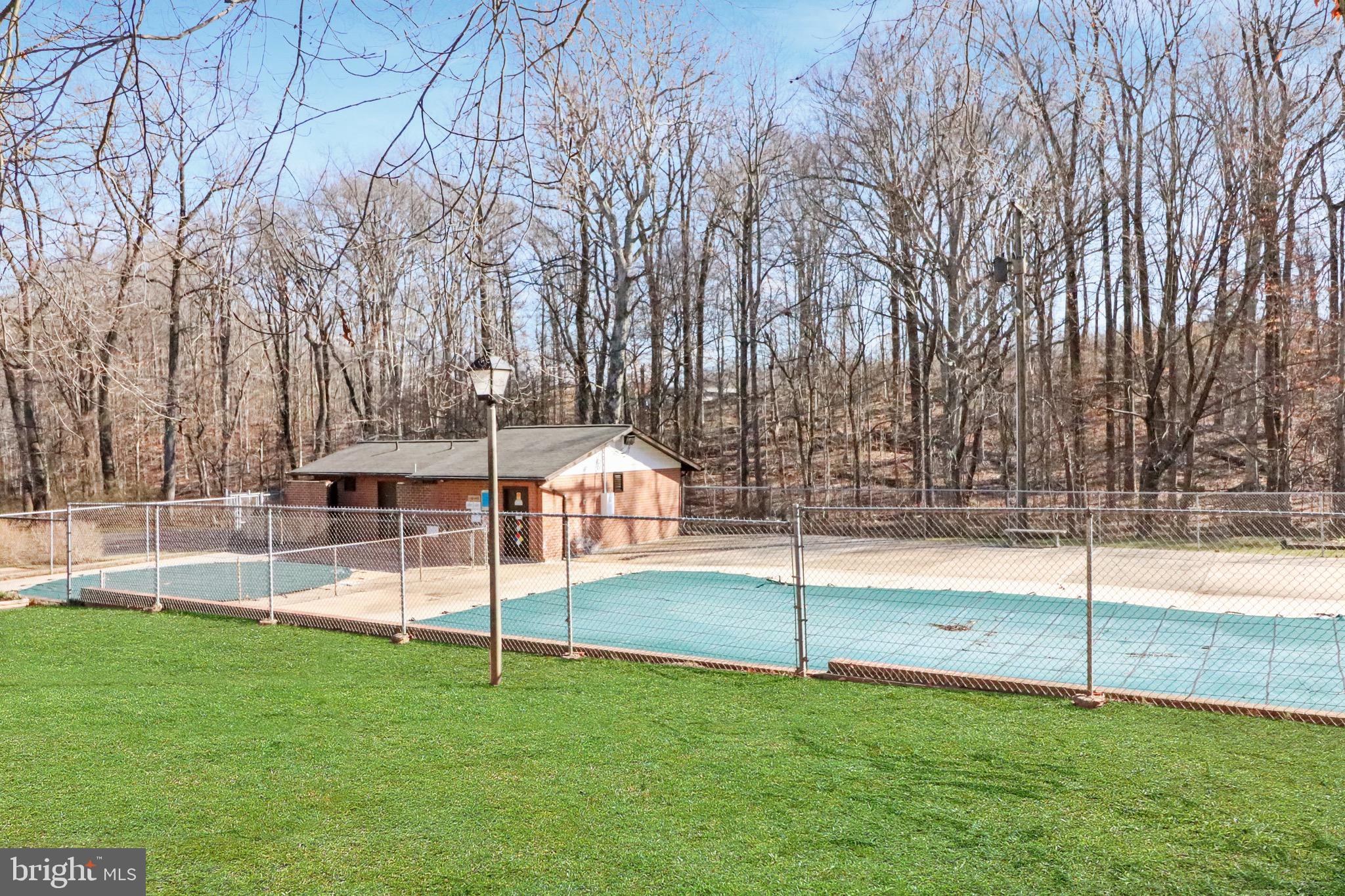 MOSBY WOODS TH CONDOS - Residential