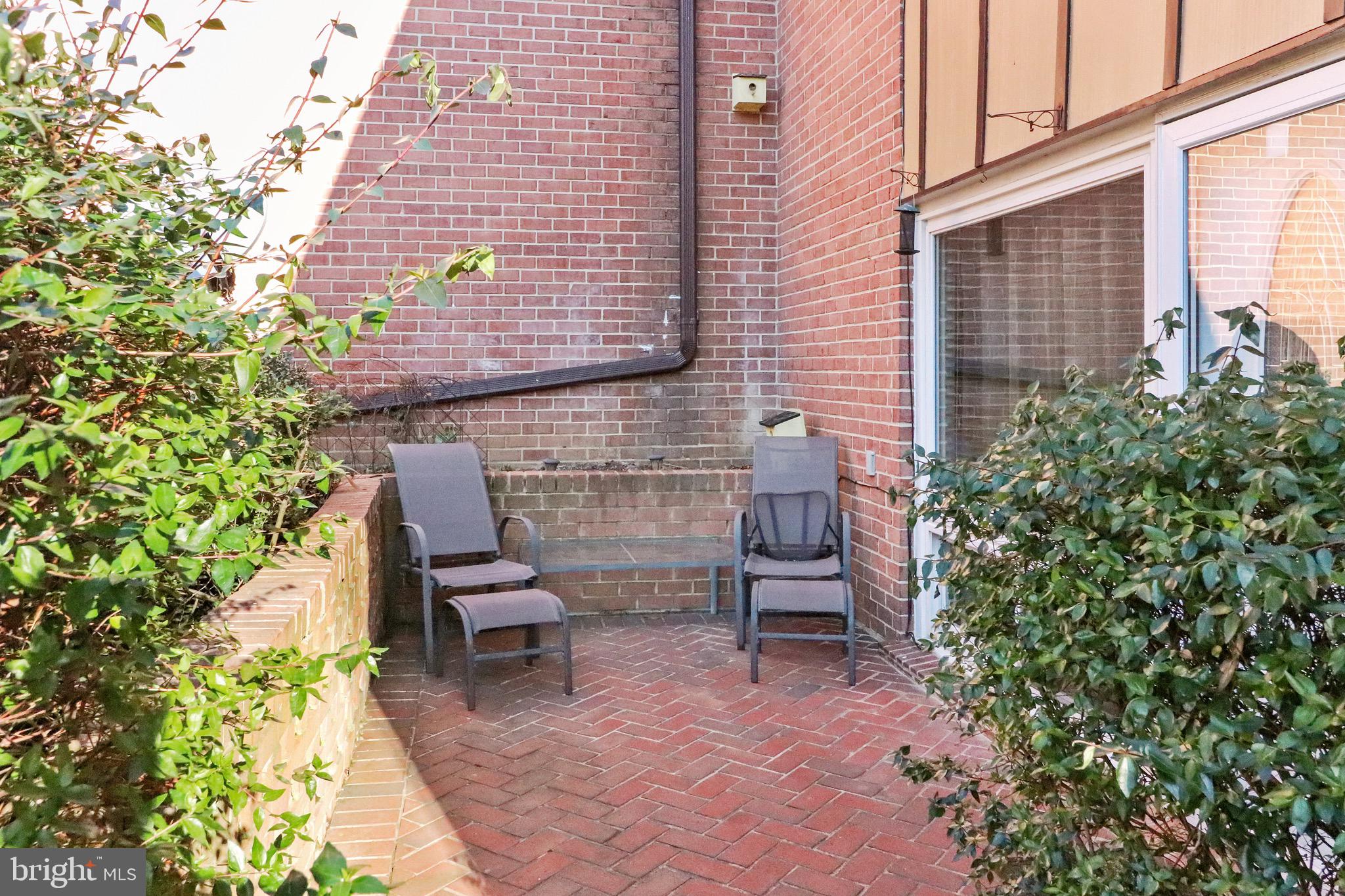 MOSBY WOODS TH CONDOS - Residential