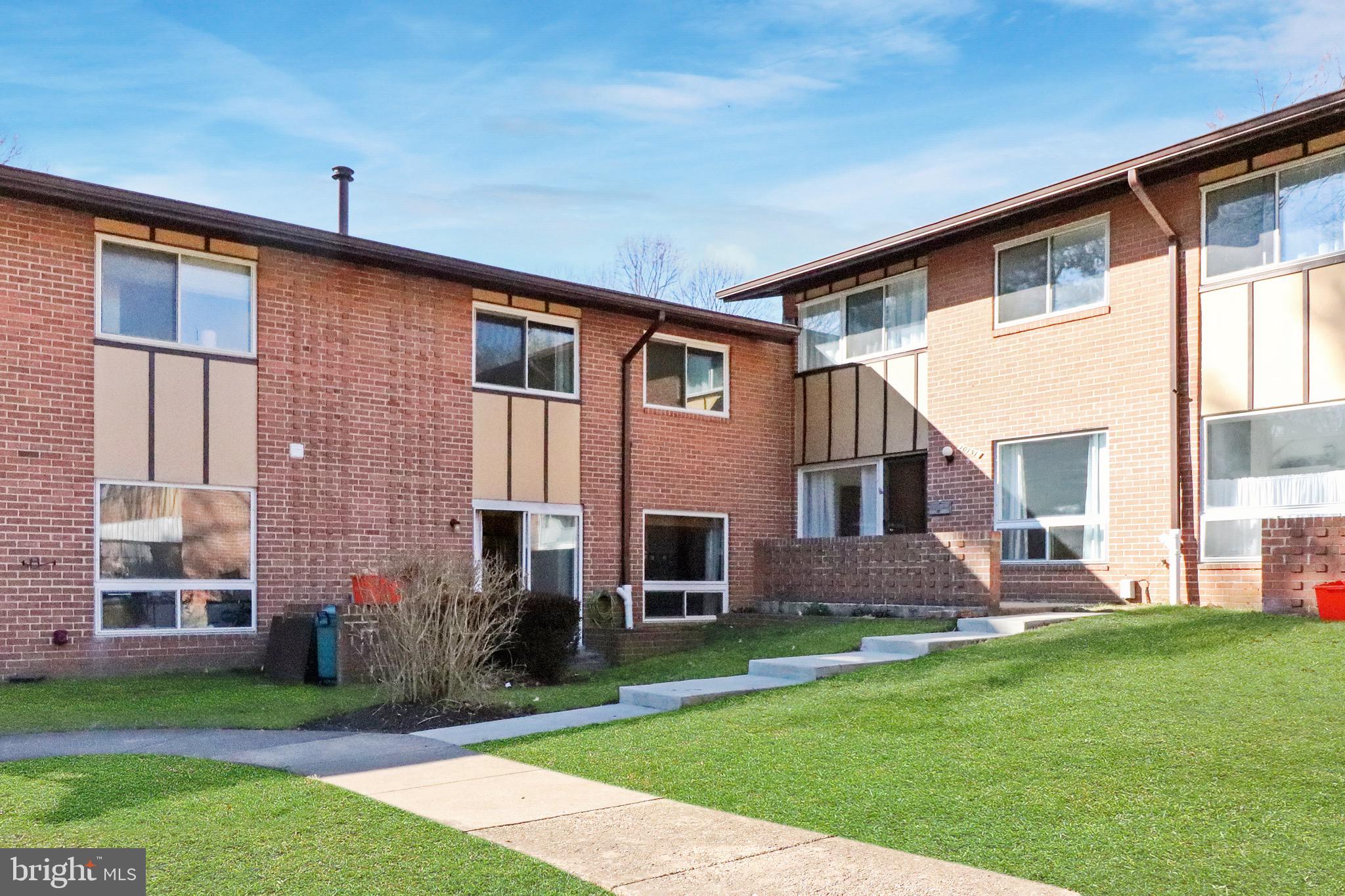 MOSBY WOODS TH CONDOS - Residential