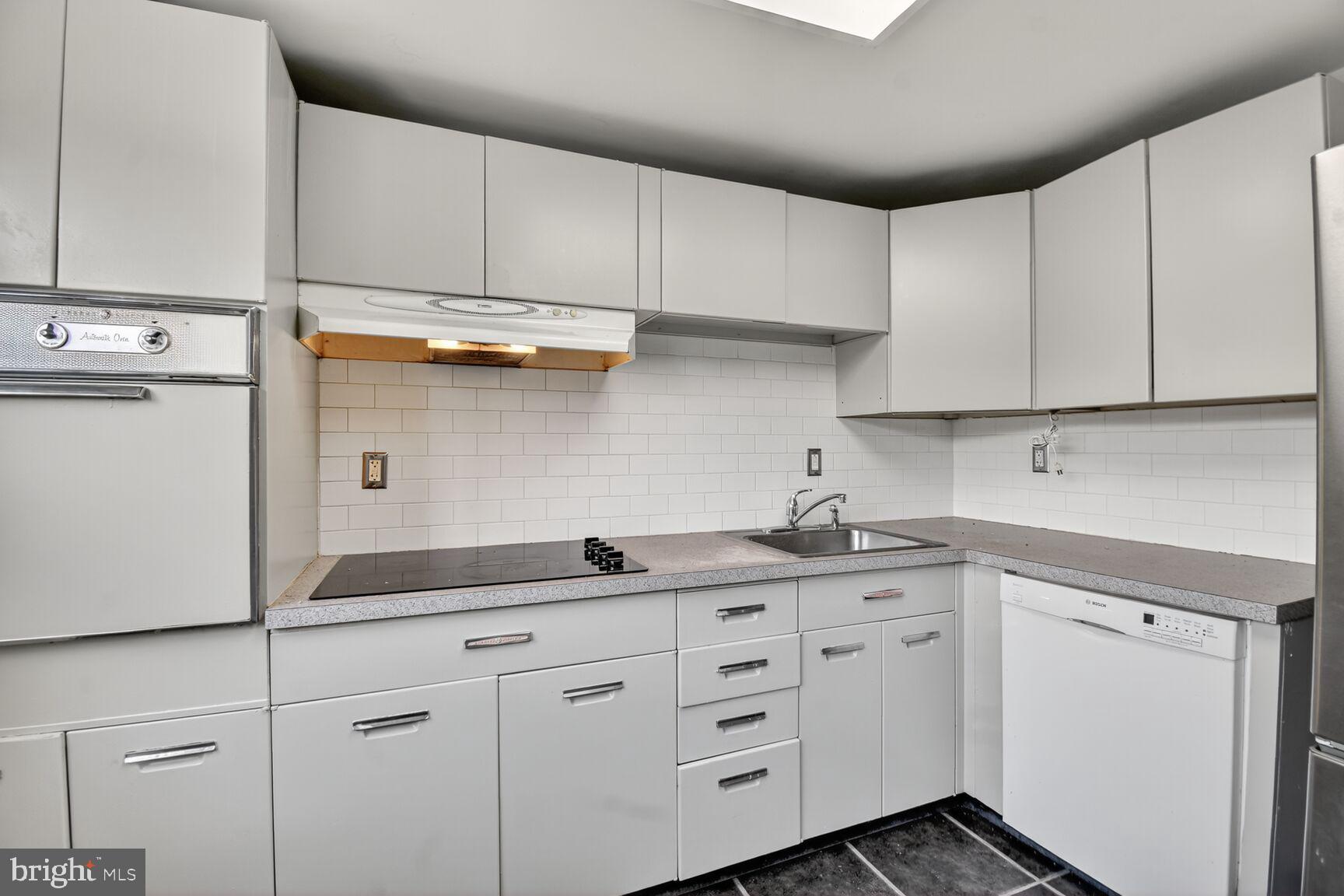 COLLEGE PARK ESTATES - Residential