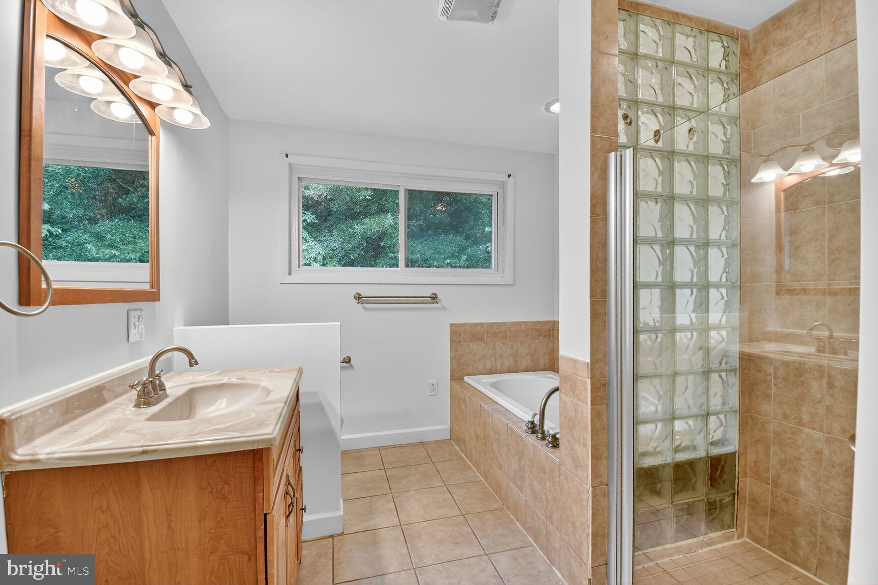 COLLEGE PARK ESTATES - Residential