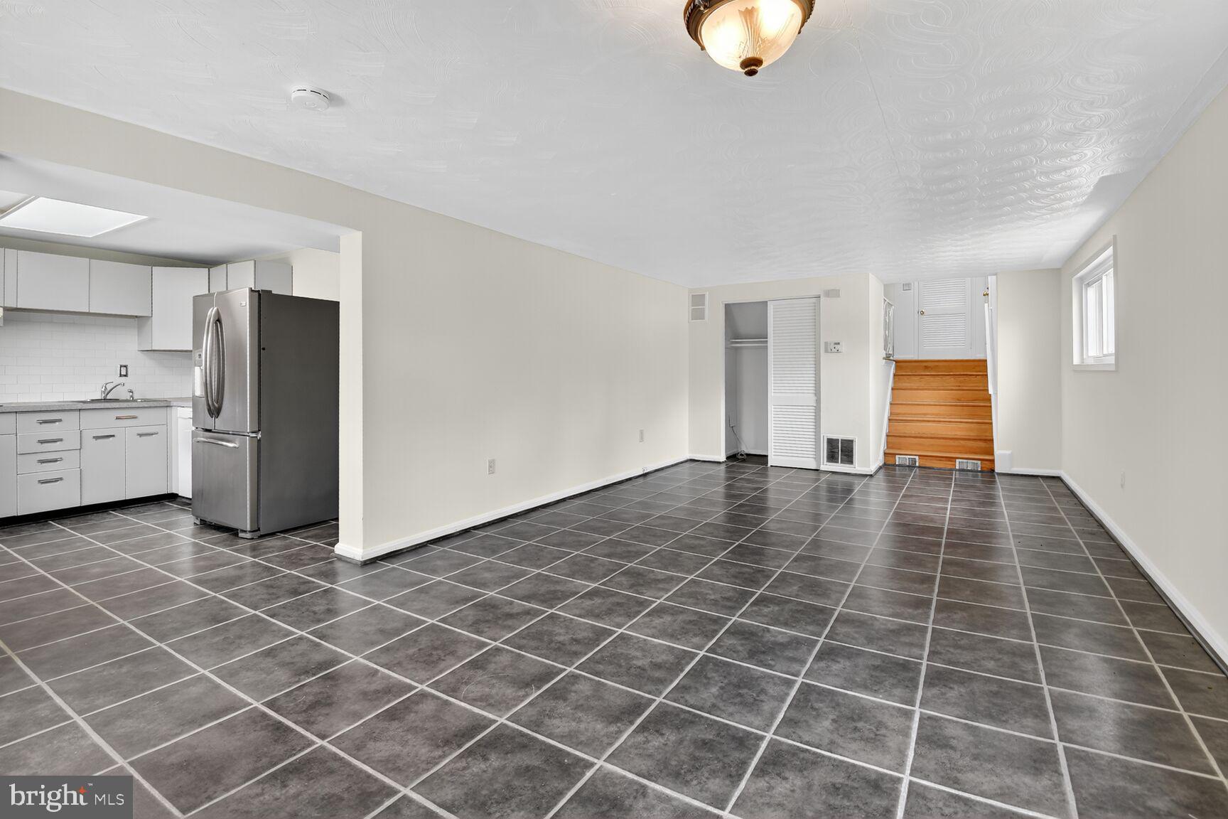 COLLEGE PARK ESTATES - Residential