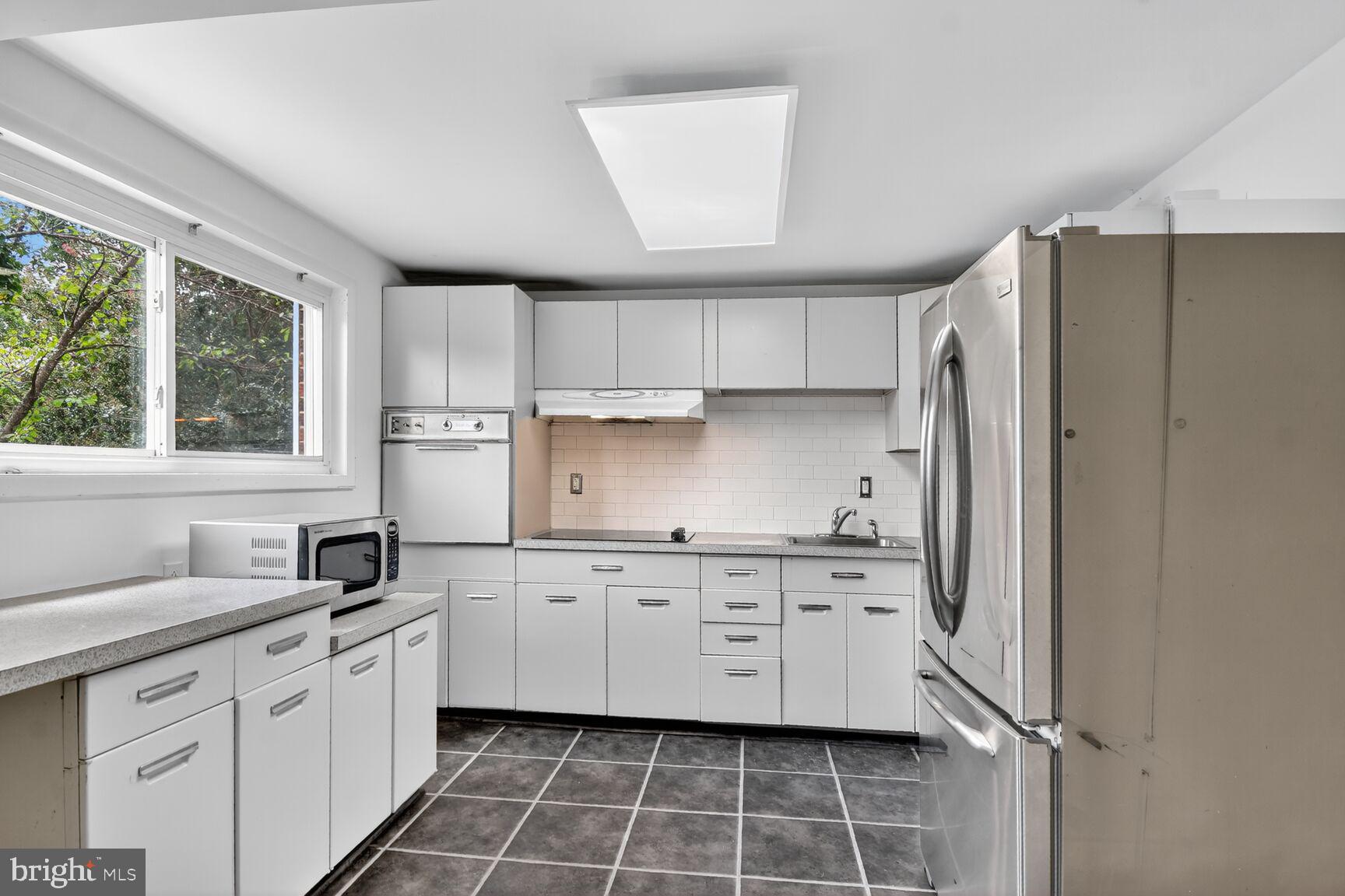 COLLEGE PARK ESTATES - Residential