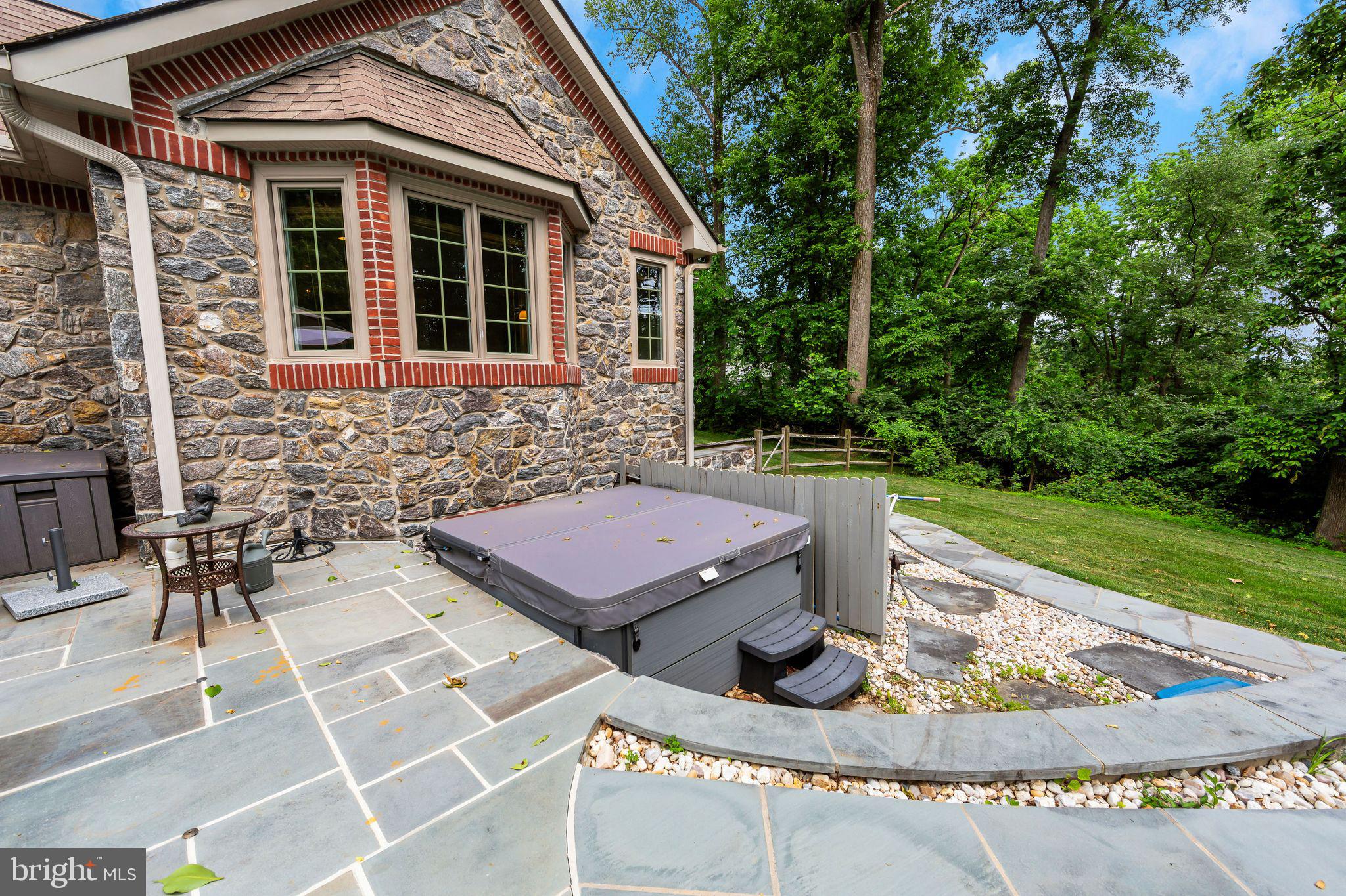 RADNOR HUNT - Residential