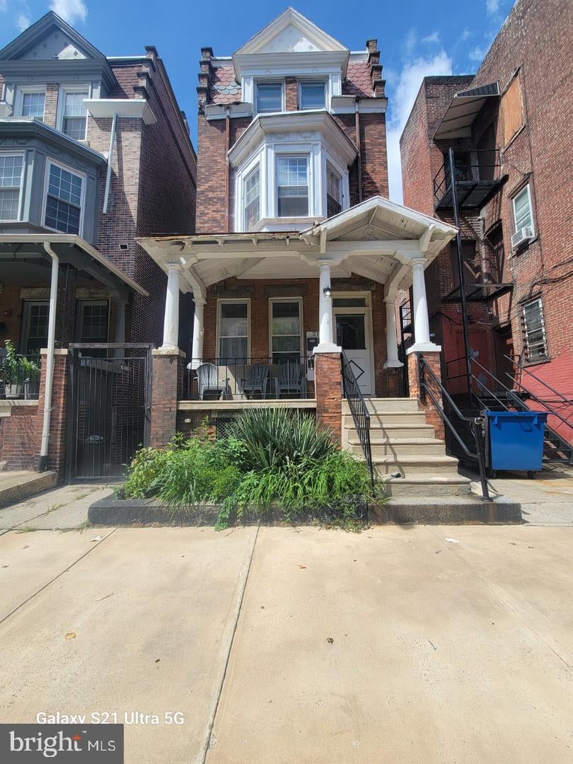 214 BUCKINGHAM PLACE 1