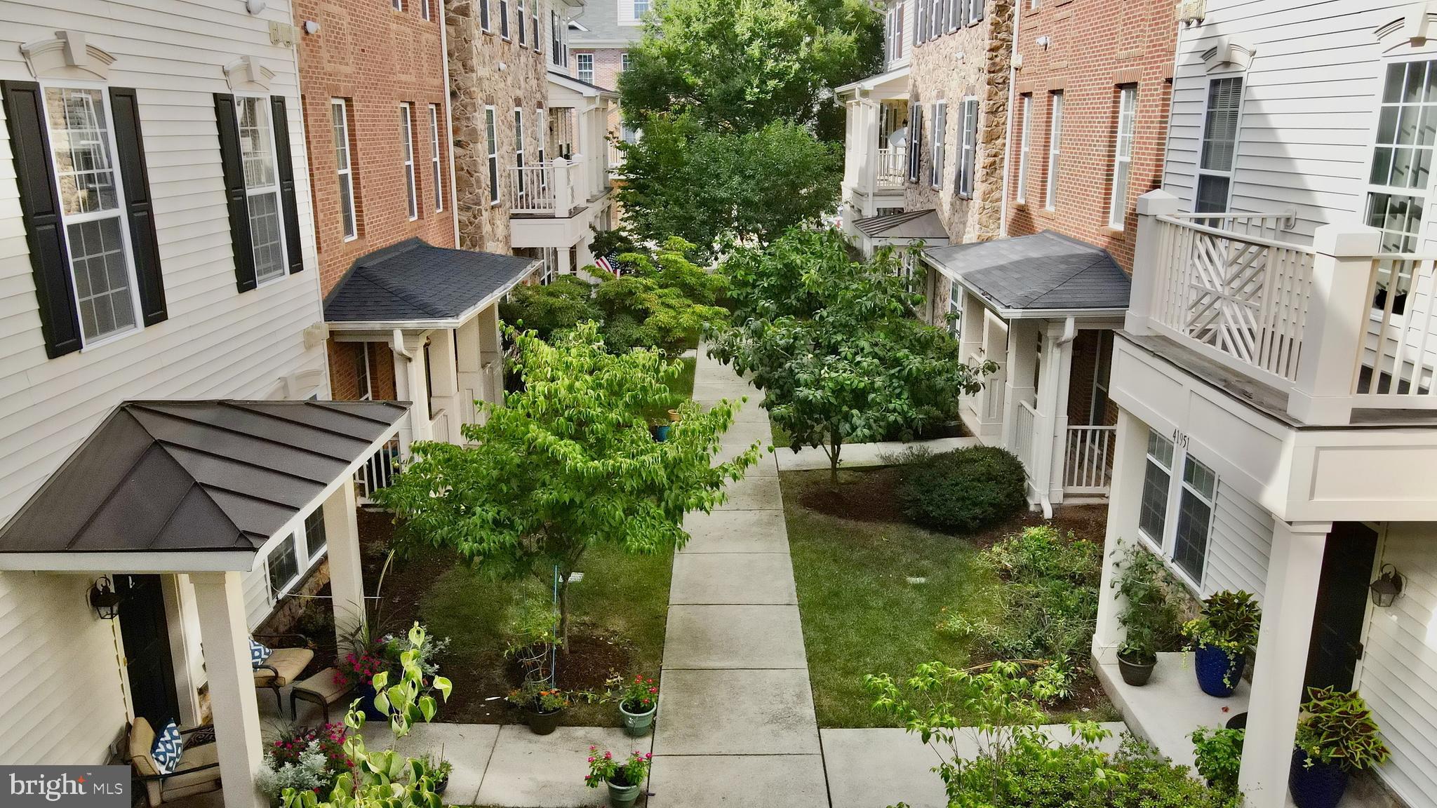 STONE SPRINGS CONDOMINIUMS - Residential