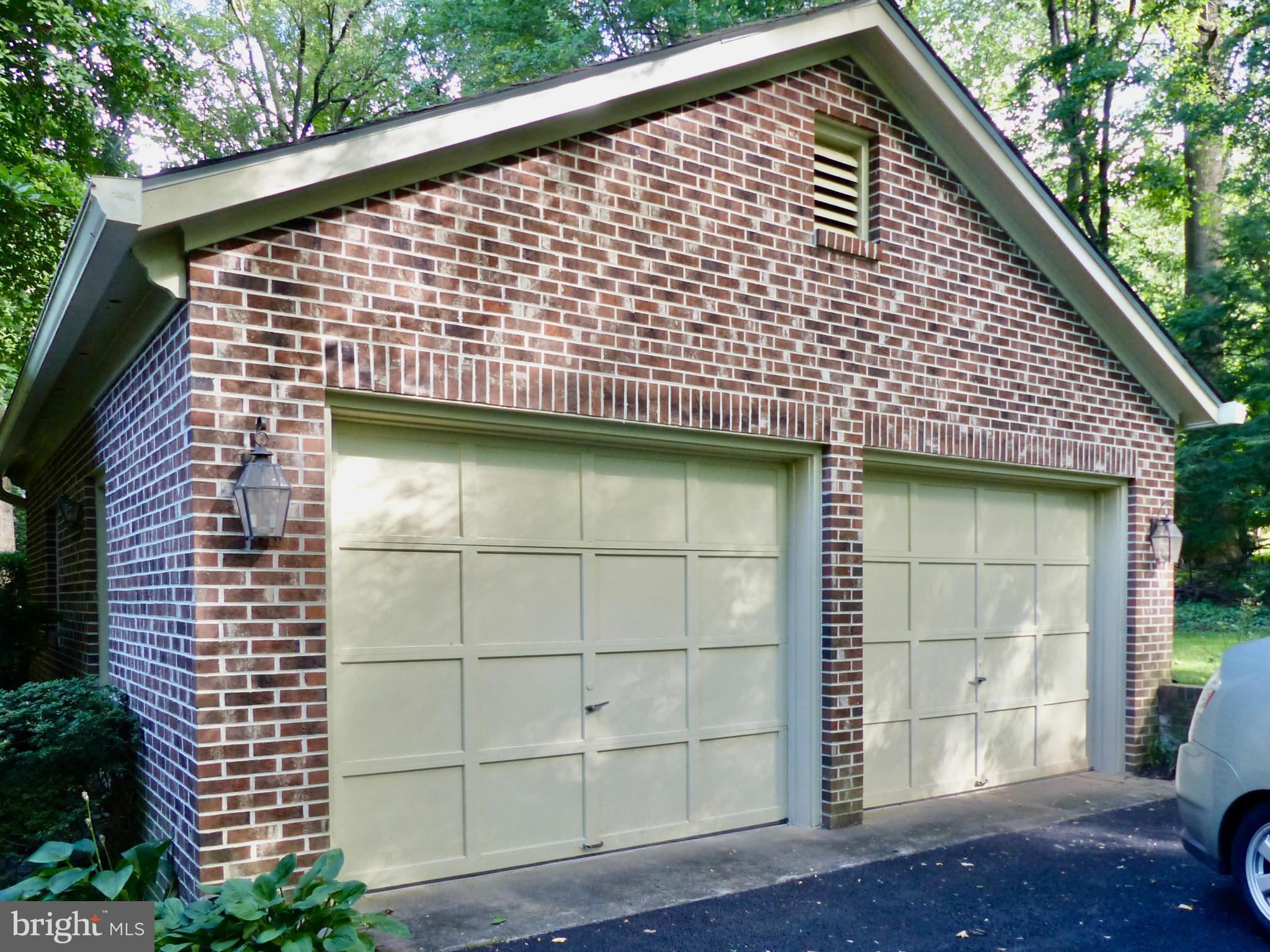 LEE FOREST - Residential Lease