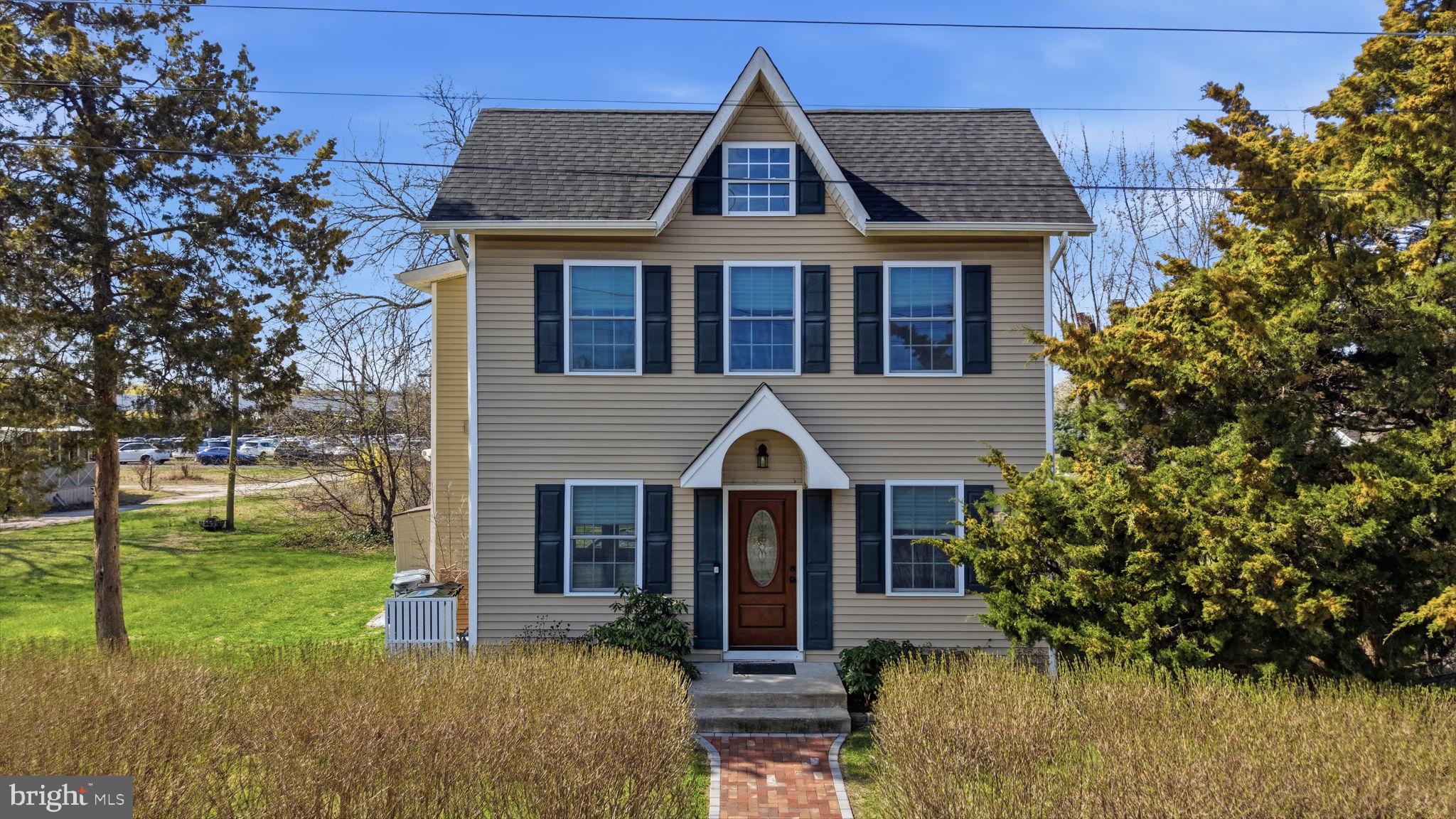 16 HEIGHTS AVENUE