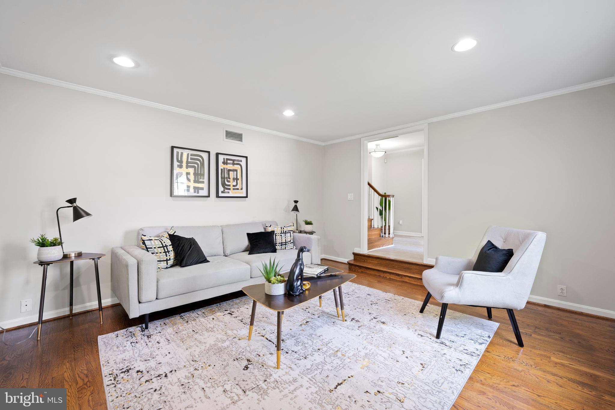 DARNESTOWN OUTSIDE - Residential