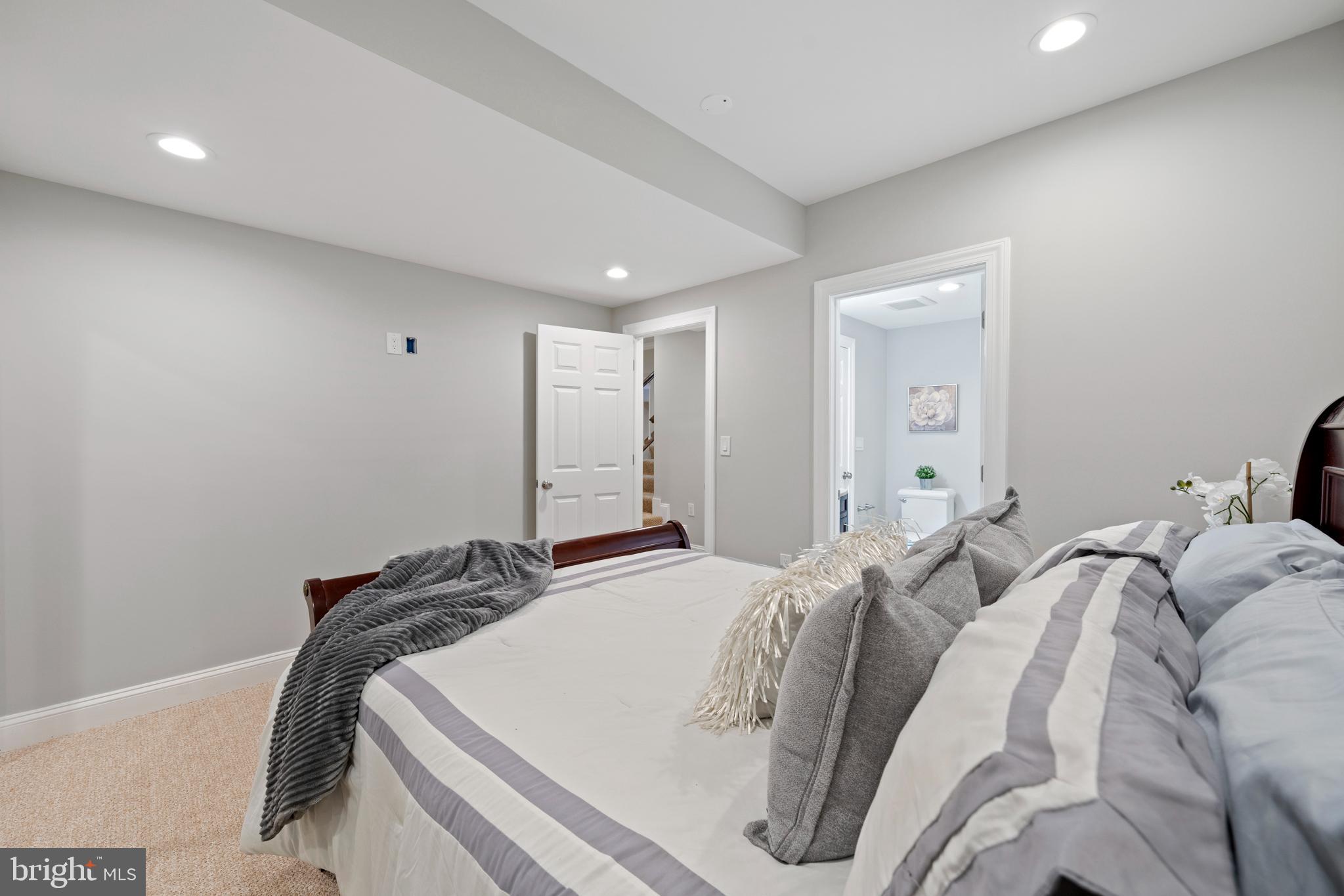 DARNESTOWN OUTSIDE - Residential