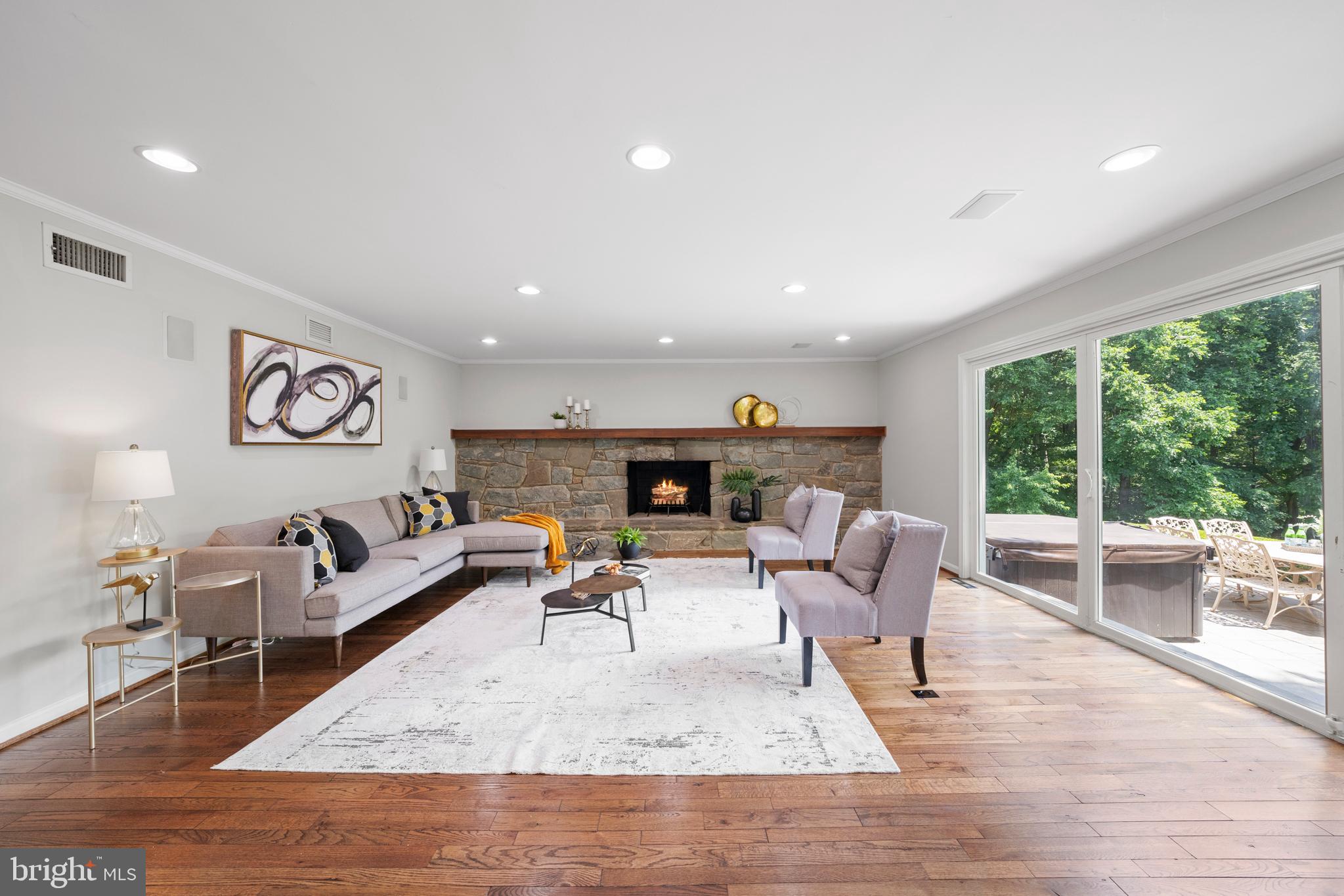 DARNESTOWN OUTSIDE - Residential