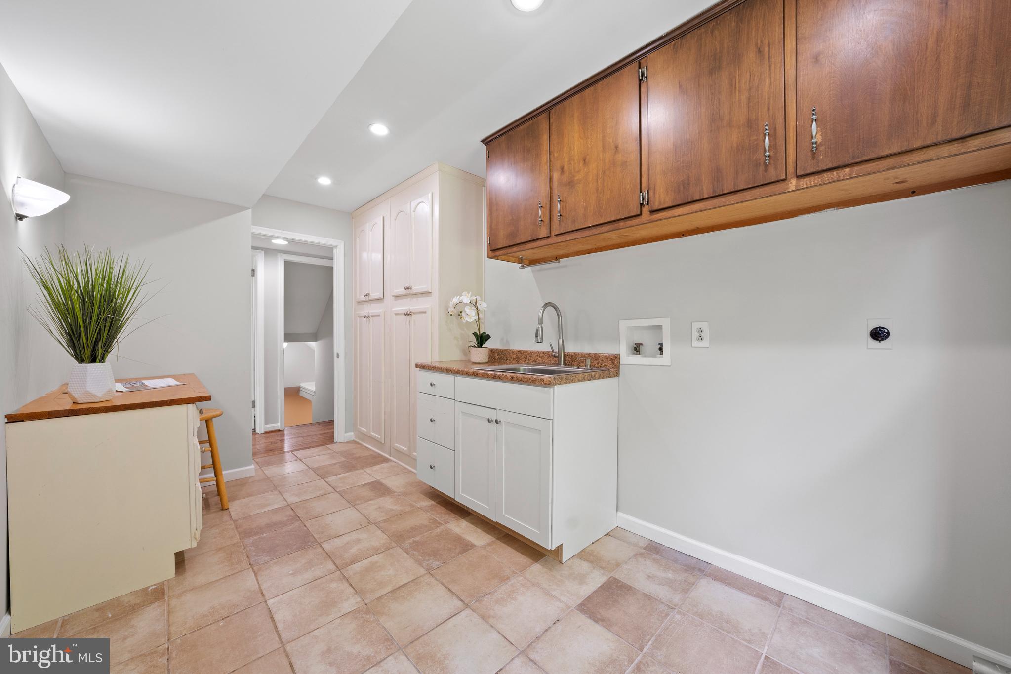 DARNESTOWN OUTSIDE - Residential