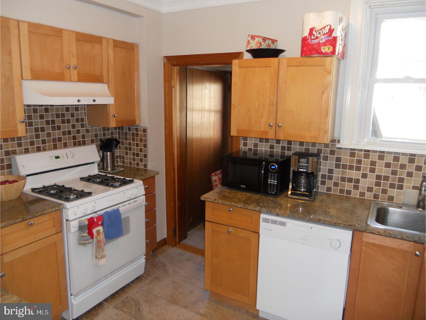 EAST FALLS - Residential Lease