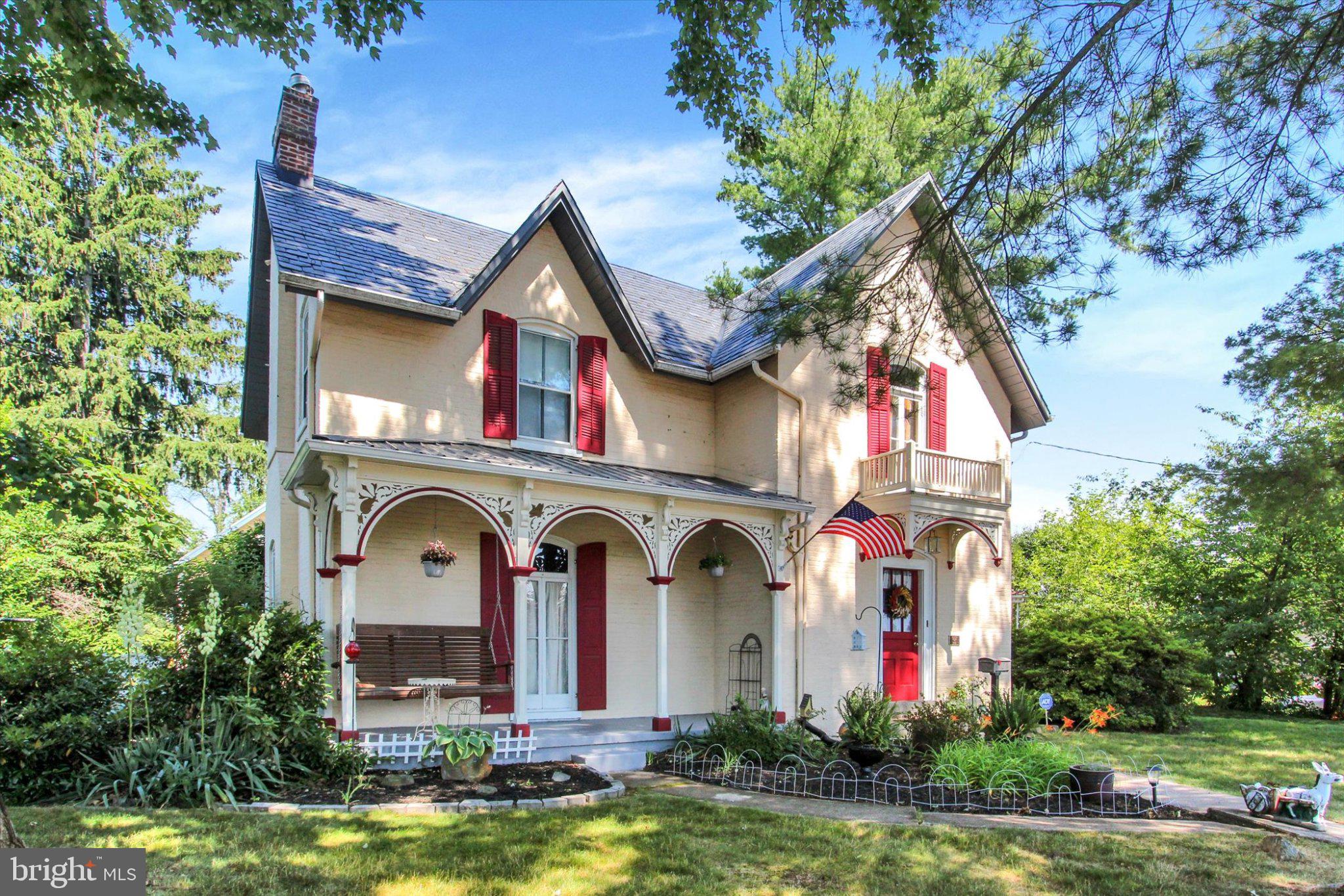 811 JOHNS AVENUE