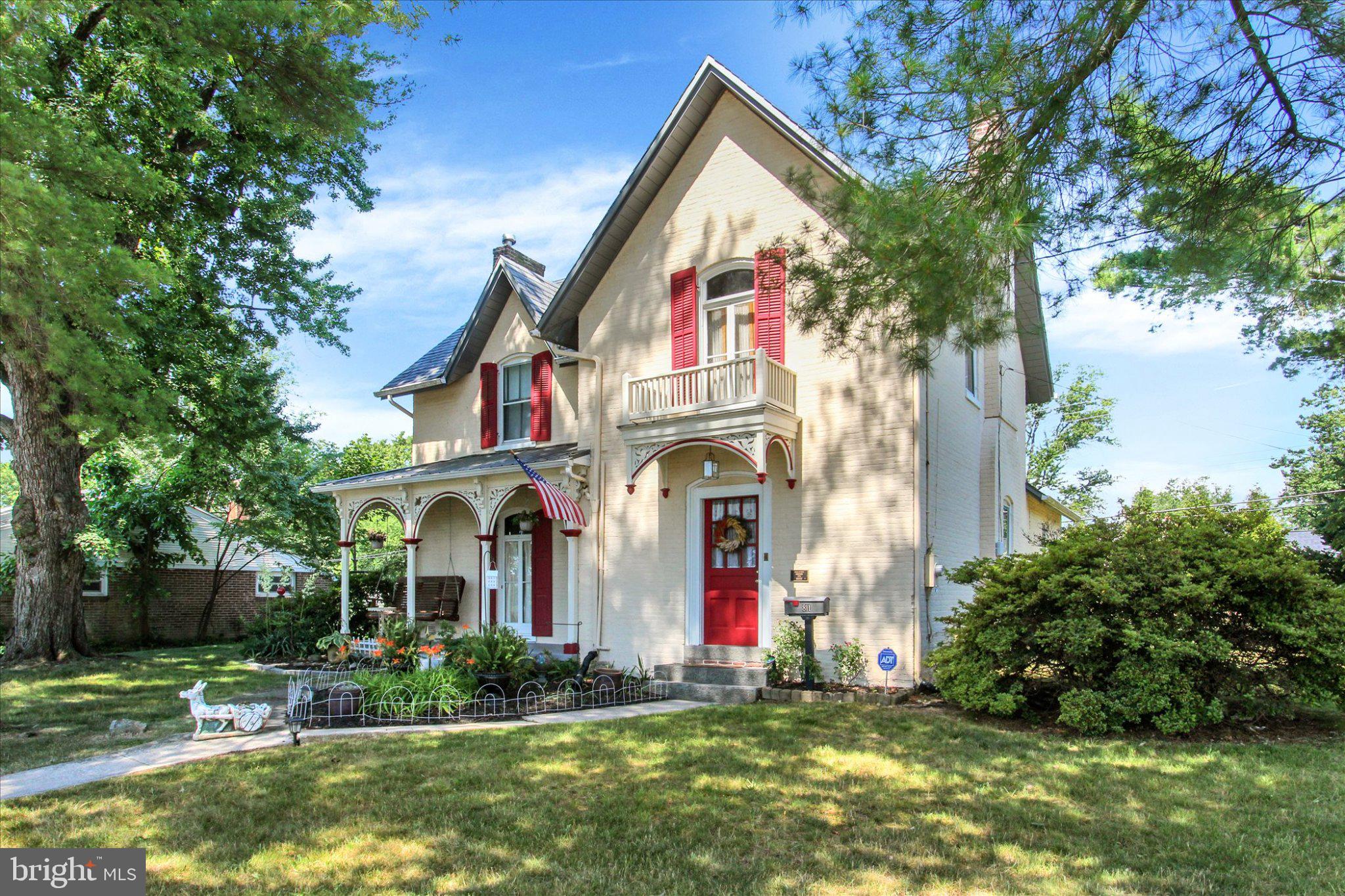 811 JOHNS AVENUE