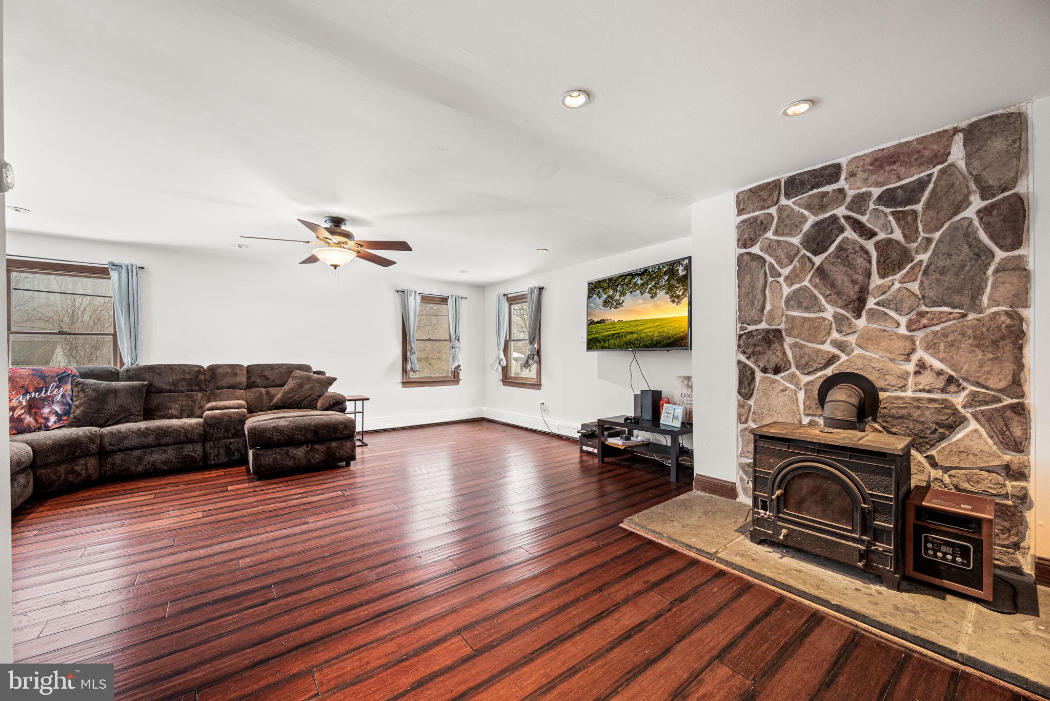 LANMARK FARMS - Residential