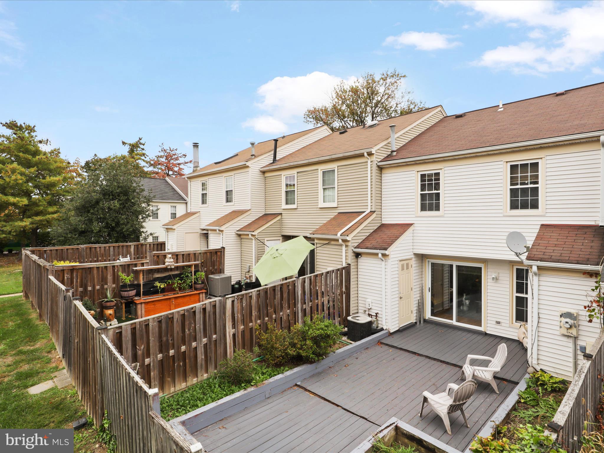 SARATOGA TOWNHOUSES - Residential