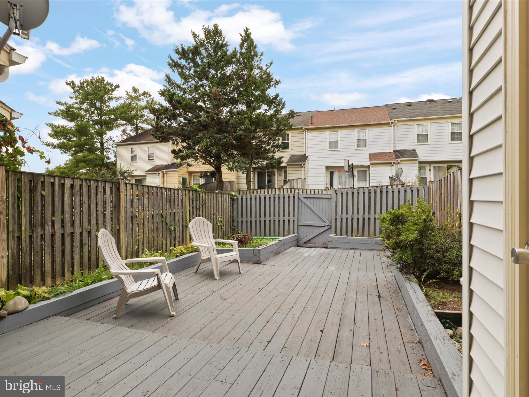 SARATOGA TOWNHOUSES - Residential