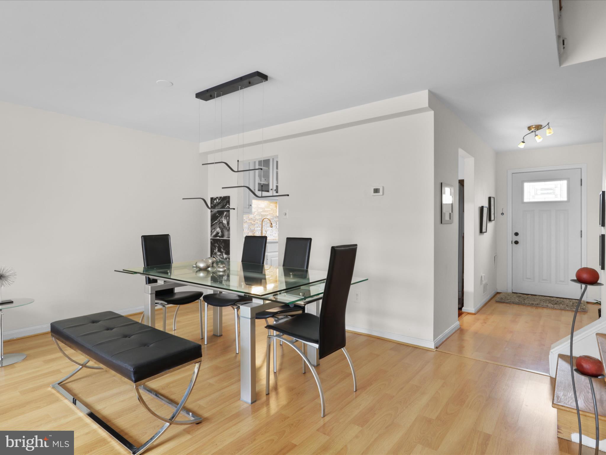 SARATOGA TOWNHOUSES - Residential