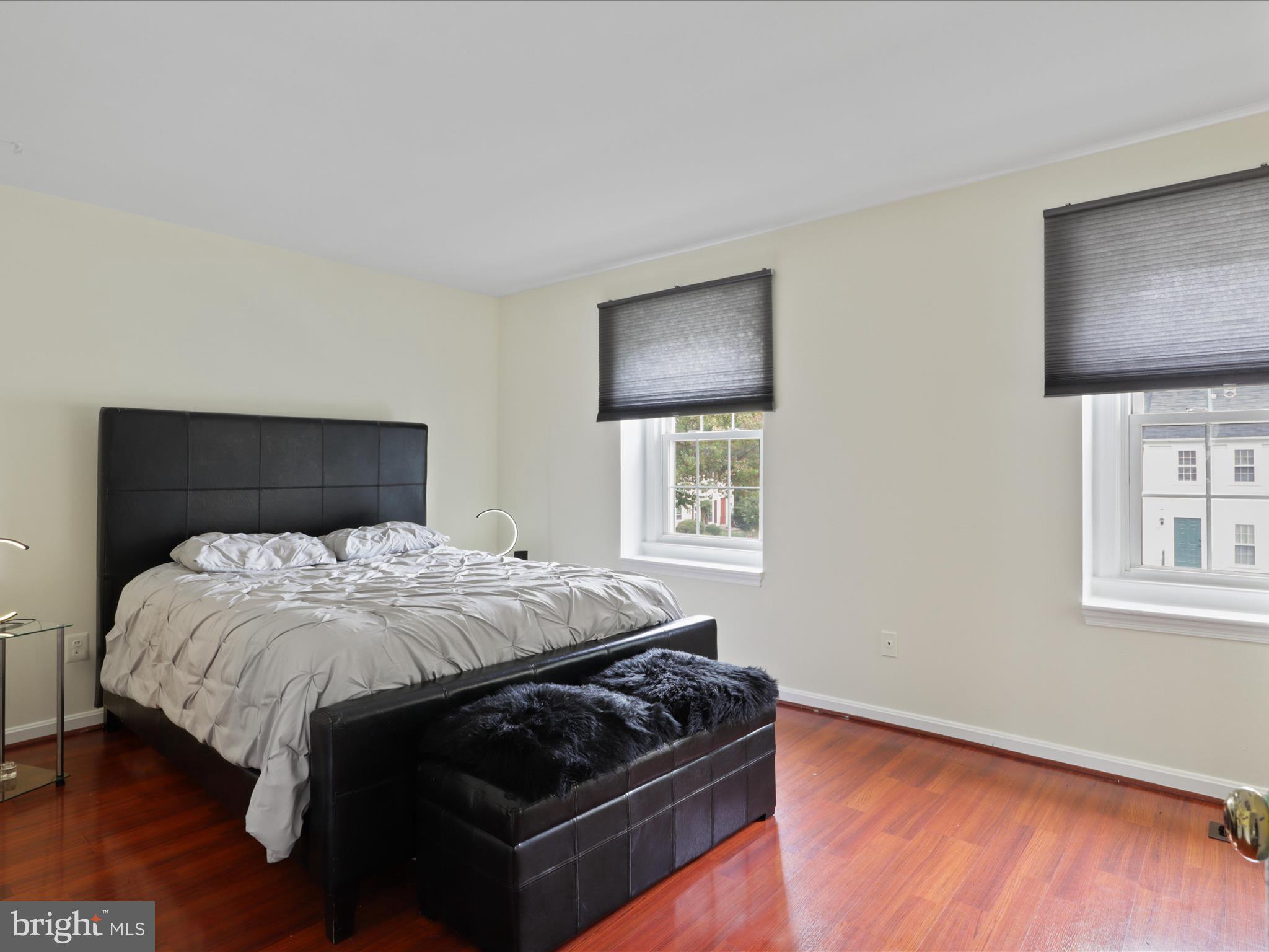 SARATOGA TOWNHOUSES - Residential