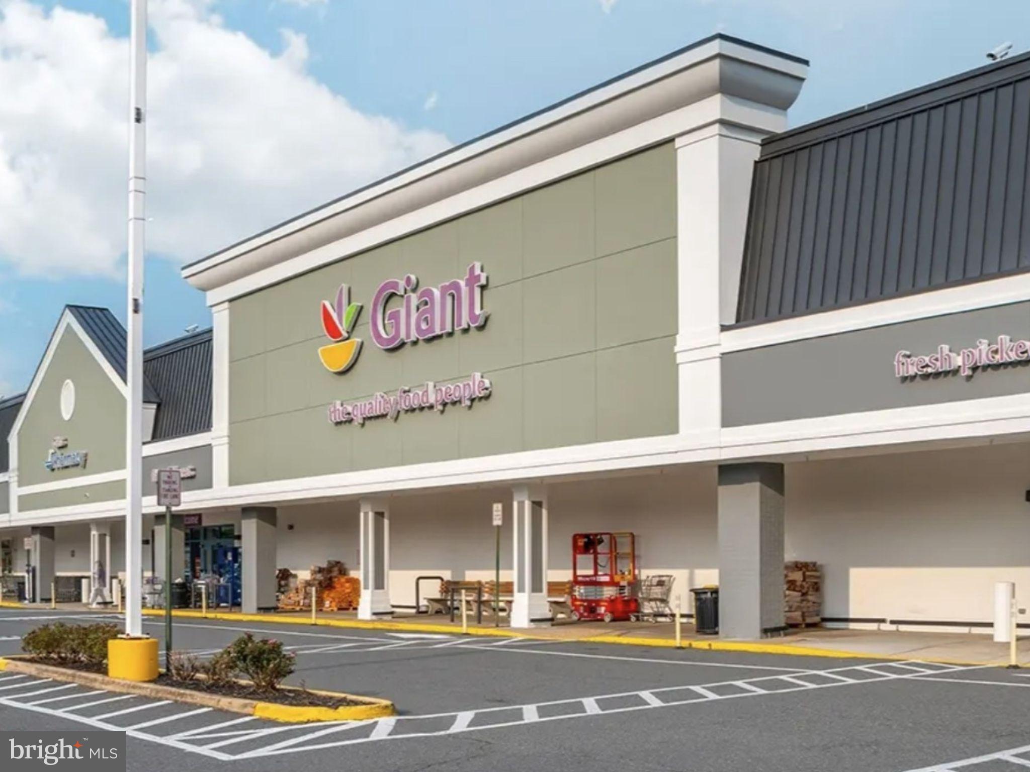 SARATOGA TOWNHOUSES - Residential