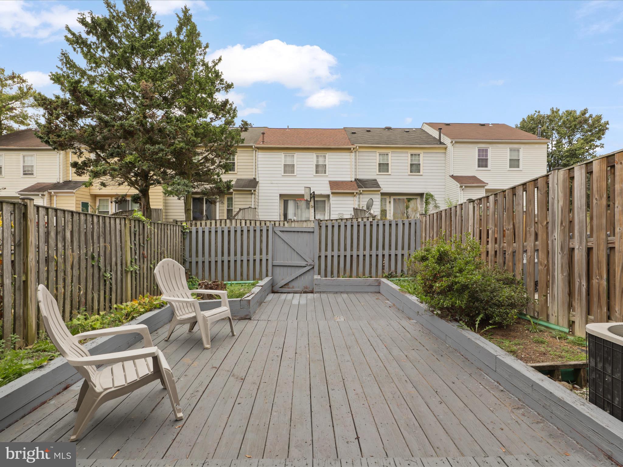 SARATOGA TOWNHOUSES - Residential