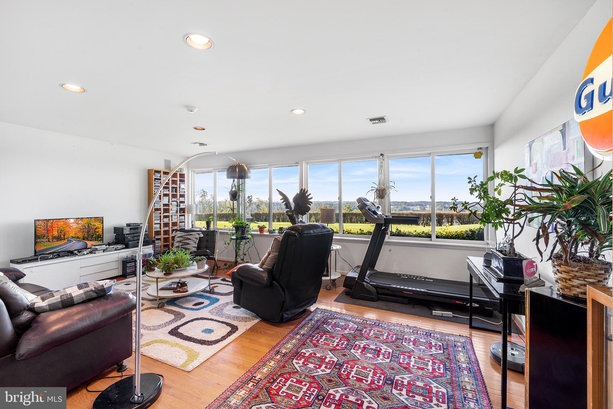 NOB HILL - Residential