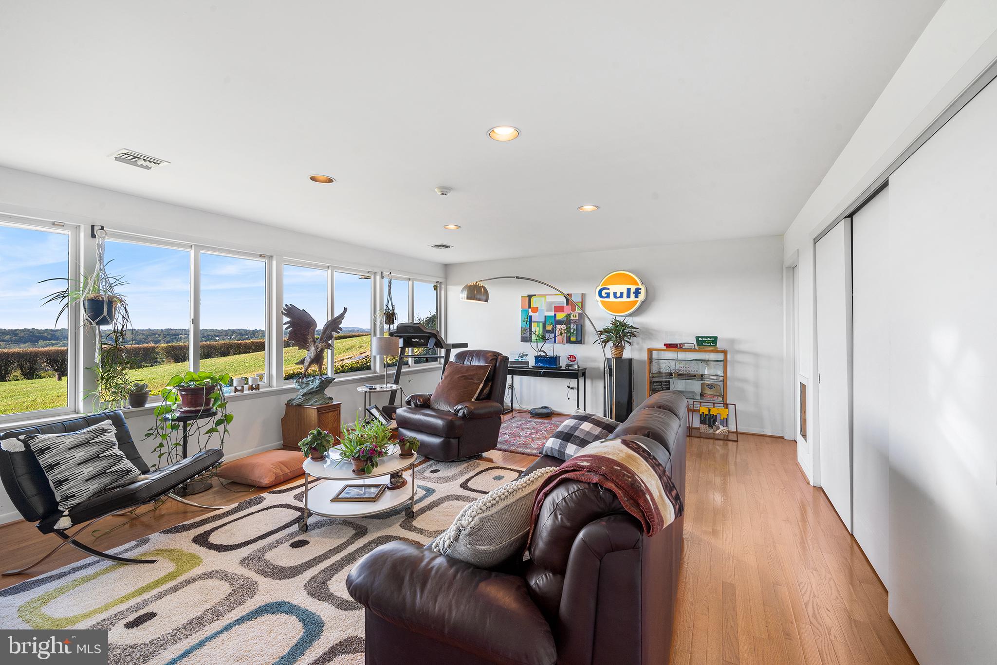 NOB HILL - Residential