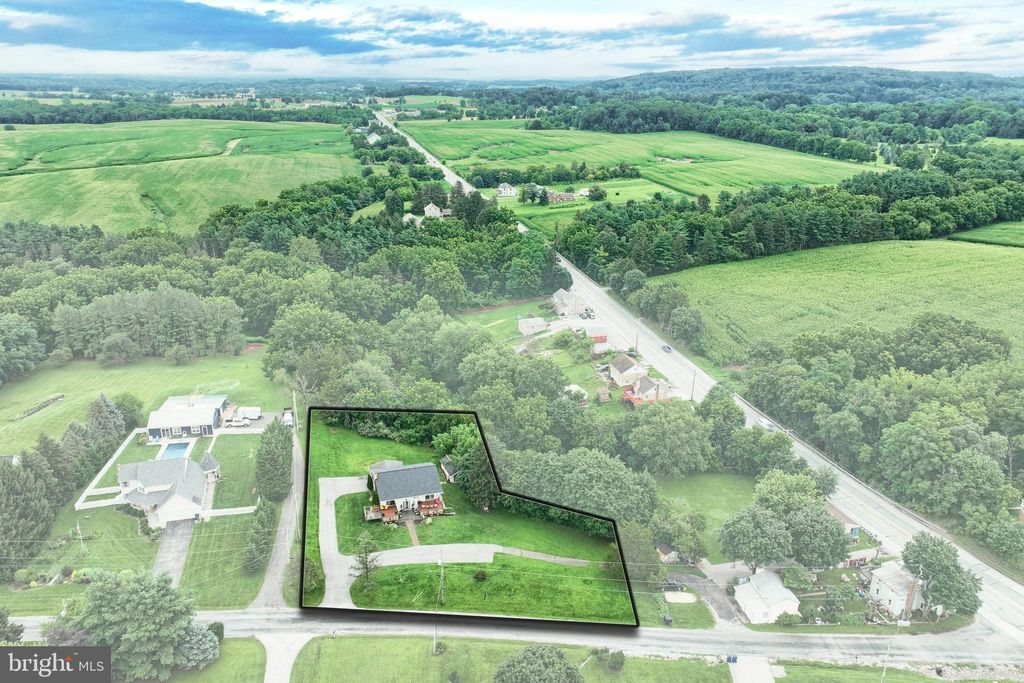 Photo of 11 N School House Road, THOMASVILLE, PA 17364 (MLS # PAYK2085840)