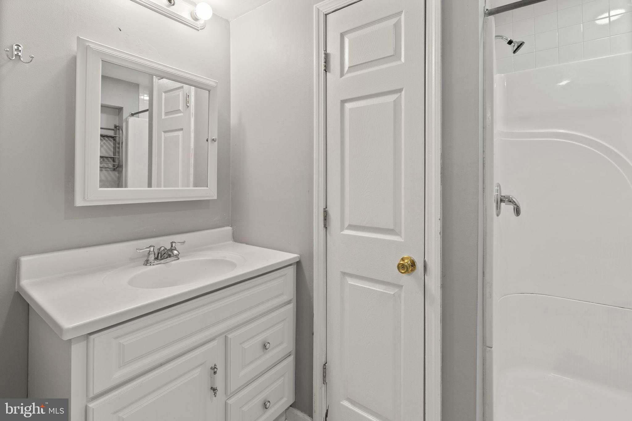 ROSEDALE - Residential Lease