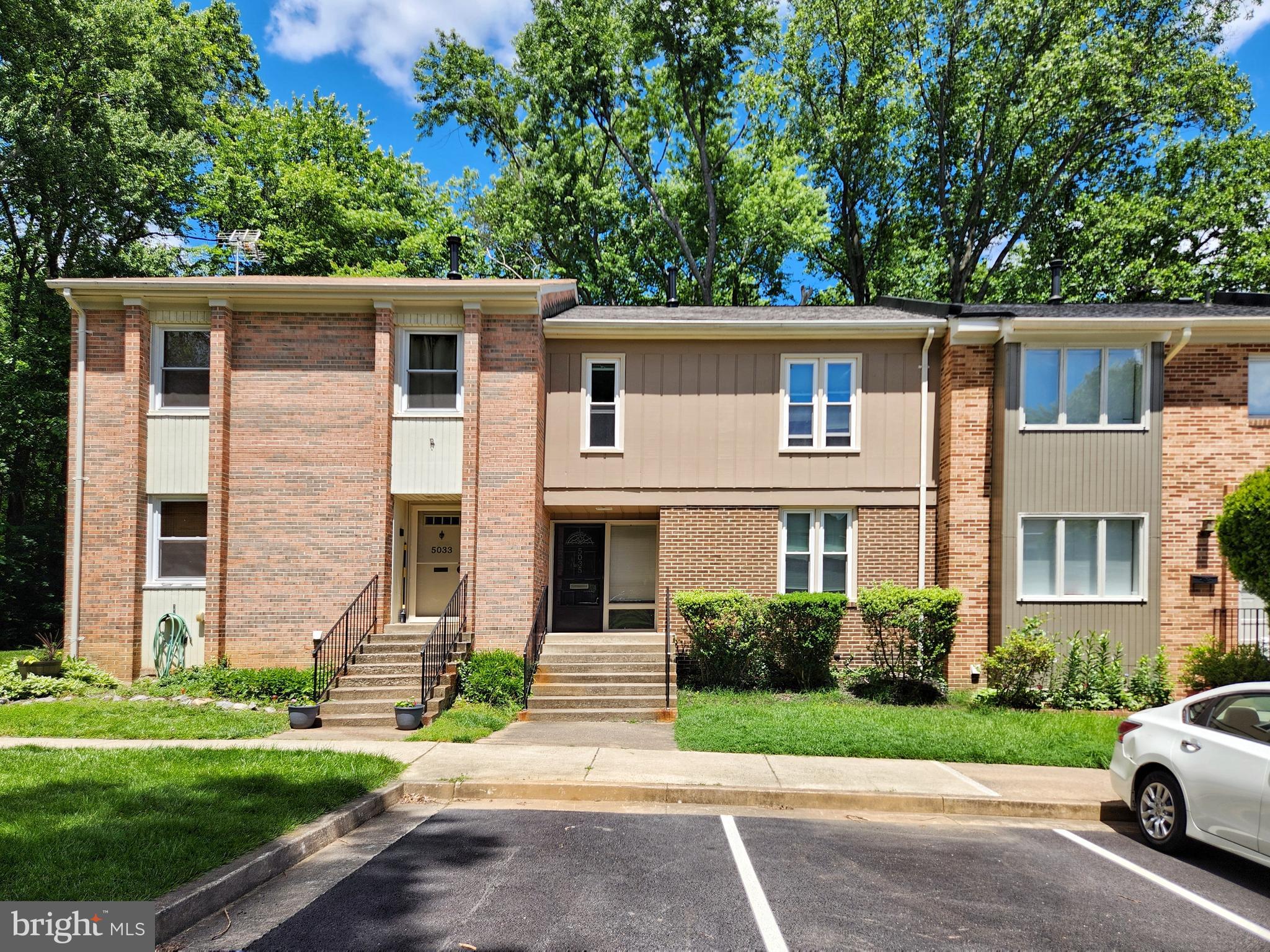 ** Great Location! ** Fully Updated Townhouse! ** New Hardwood Floors(2025), New Paint(2025),New Kitchen with New Cabinets, Granite Counter-Tops and SS Appliances. ** Breakfast Nook. ** Updated BATHS! ** Private Deck from Primary Bedroom. ** Ceiling Fans, Recessed Light Fixtures. ** Extra Large Staircase. ** Fenced back yard with tree view. Large Patio and Shed. ** Lots of PARKING lots in the community.
** Just a mile from I-495. Easy access to I-495, I-395, I-95, Rt 236 and I-66.