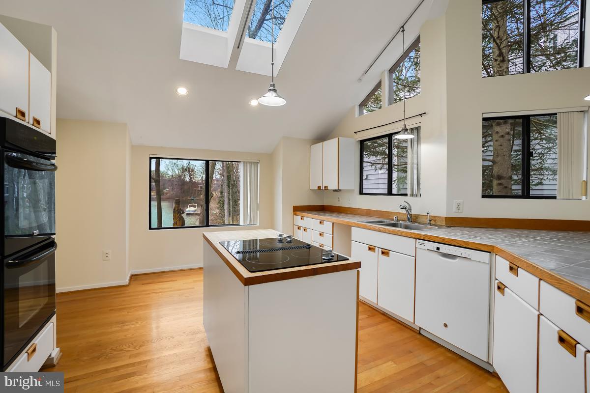 RESTON - Residential