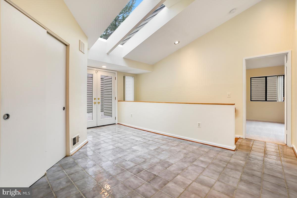 RESTON - Residential