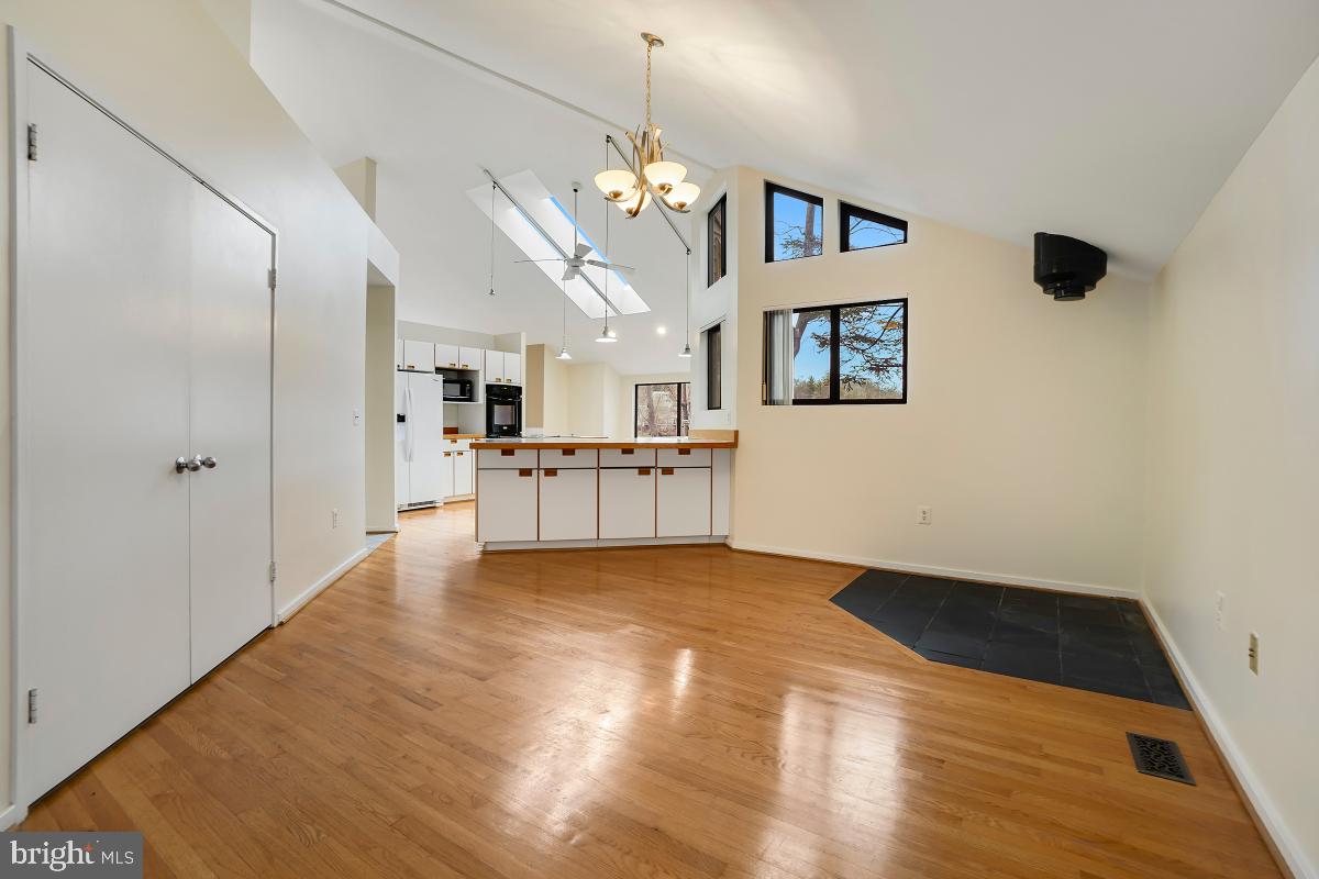 RESTON - Residential