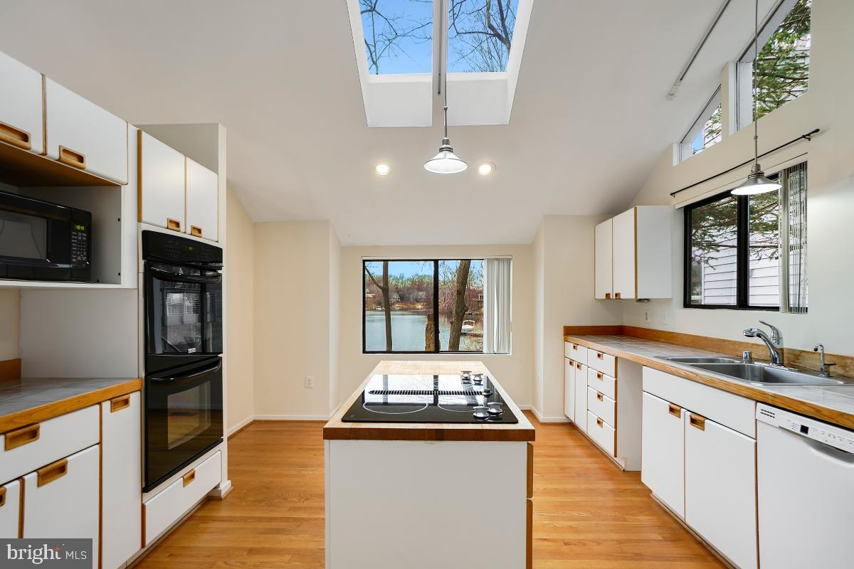 RESTON - Residential