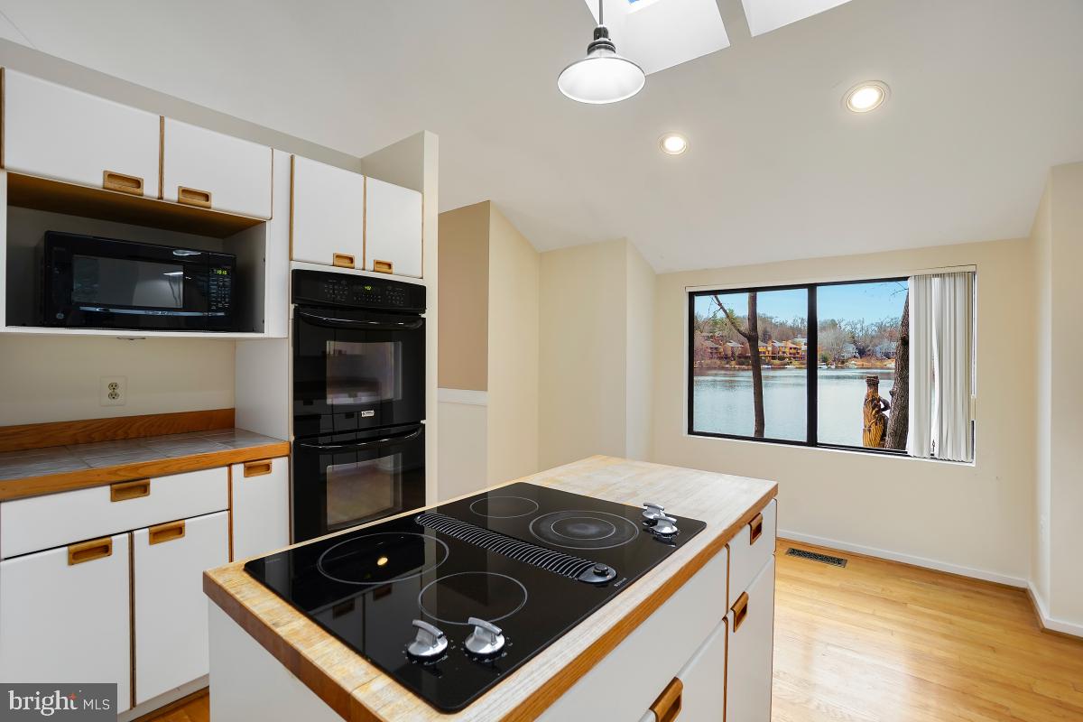 RESTON - Residential