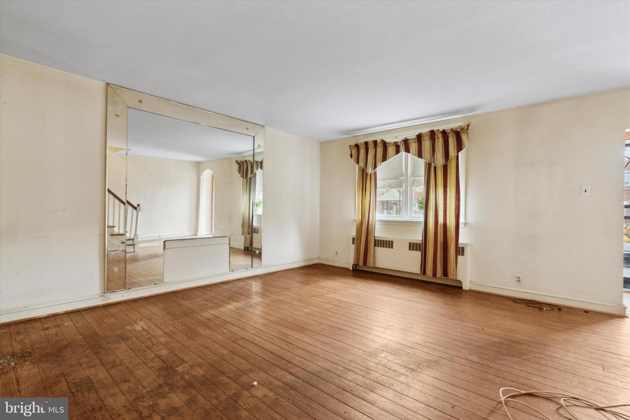 OXFORD CIRCLE - Residential