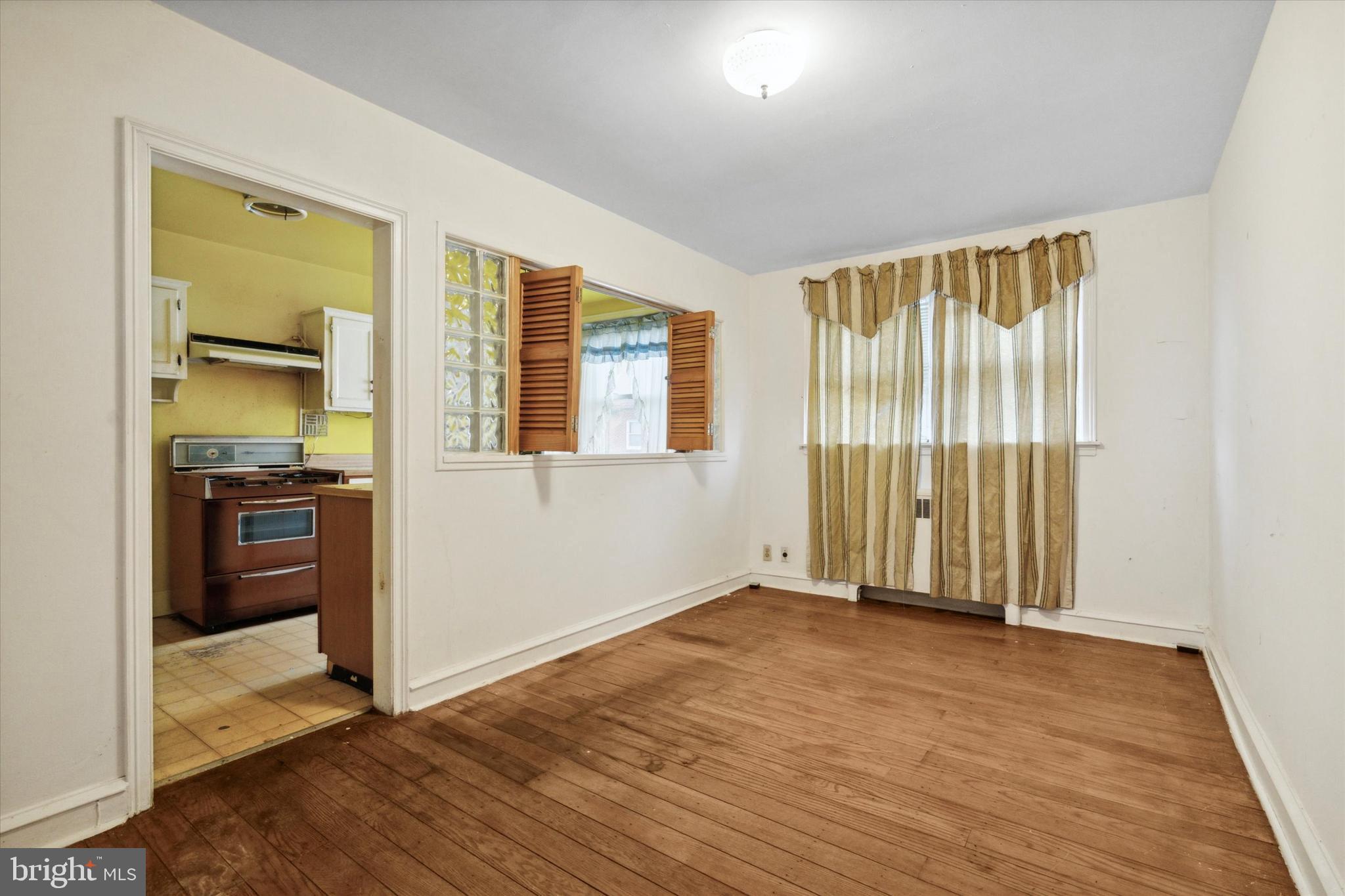 OXFORD CIRCLE - Residential