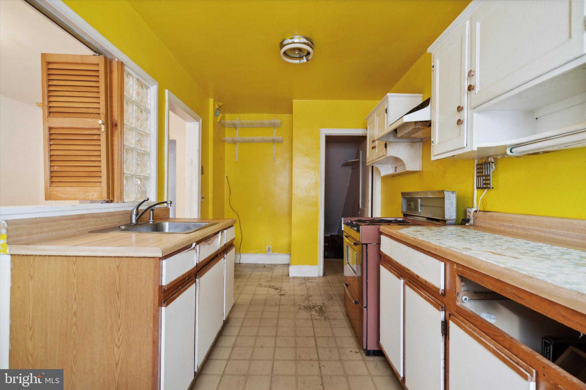 OXFORD CIRCLE - Residential