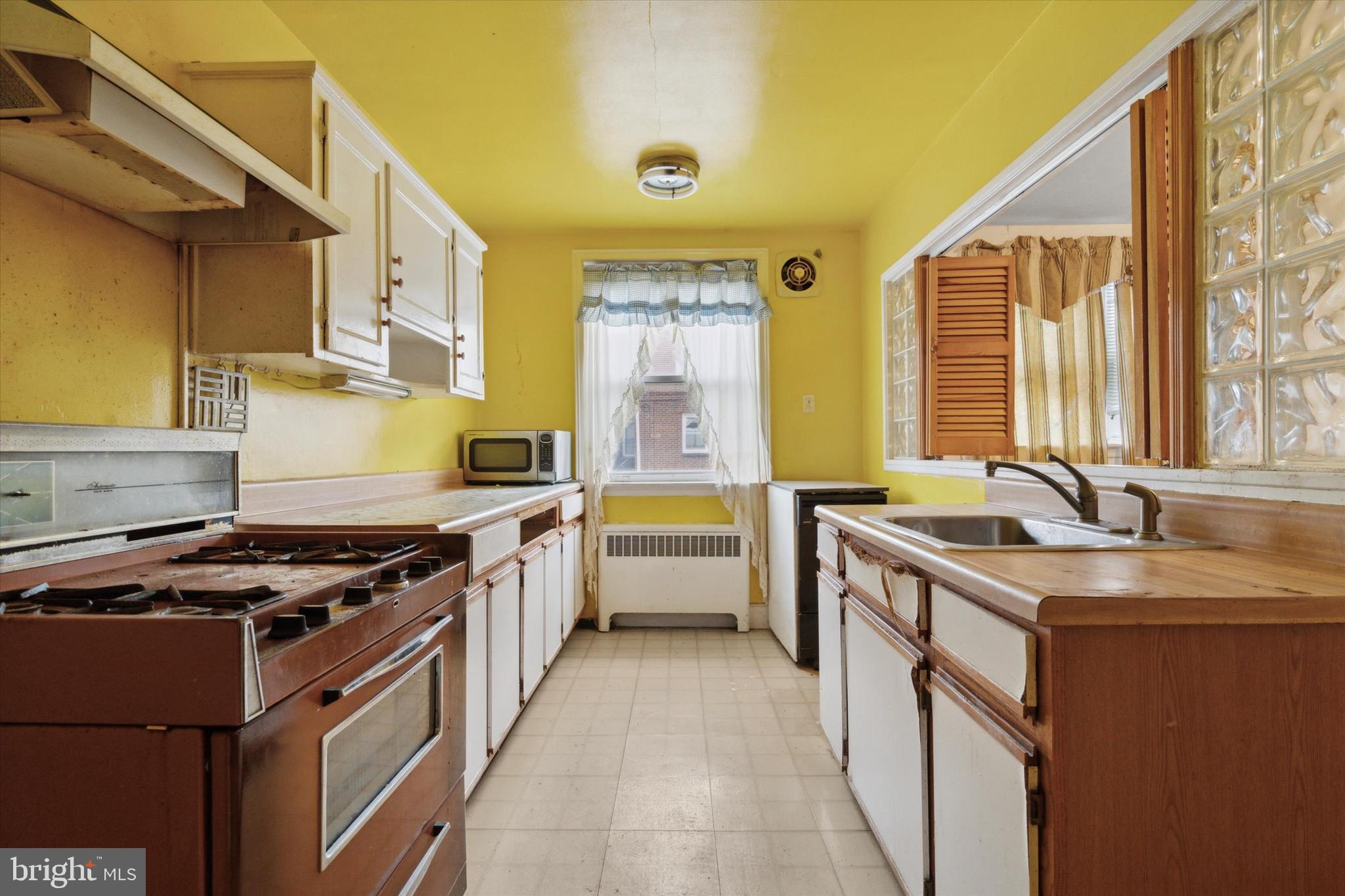 OXFORD CIRCLE - Residential